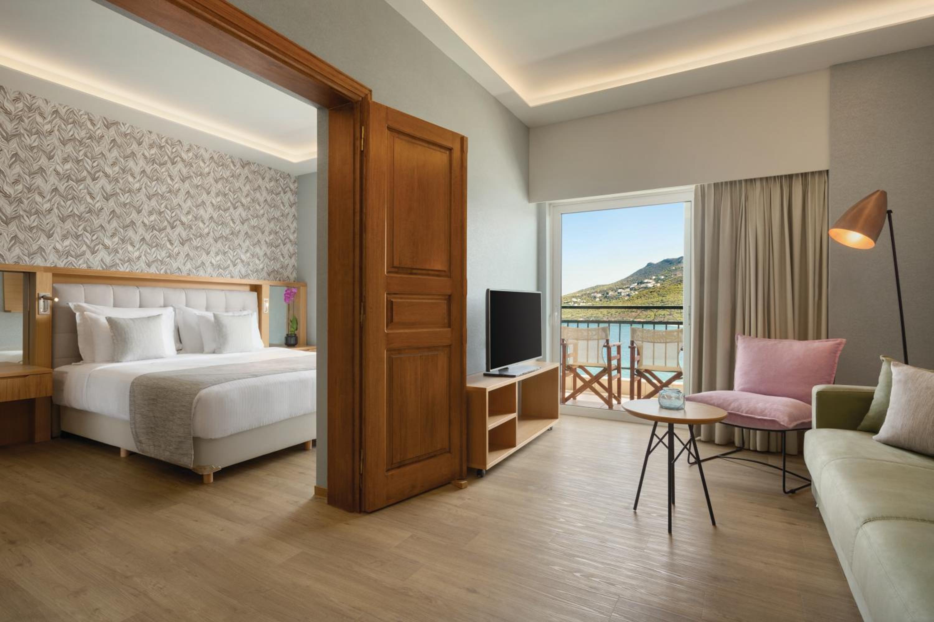 Executive Suite with Sea View - Photo 3