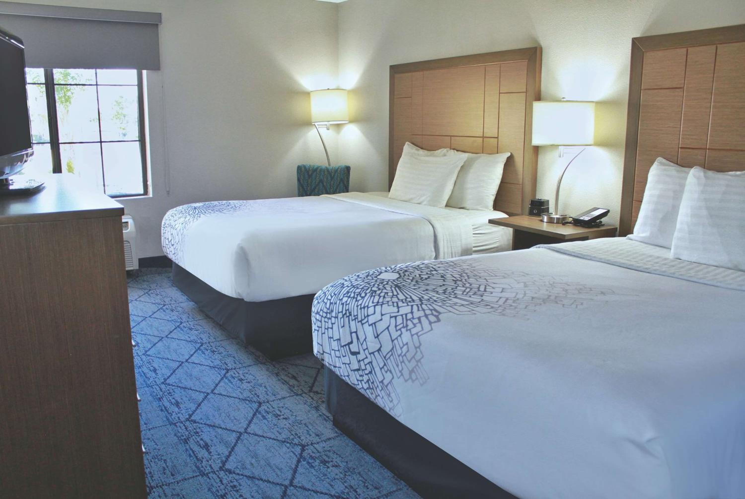 Deluxe Queen Room with Two Queen Beds photo 1
