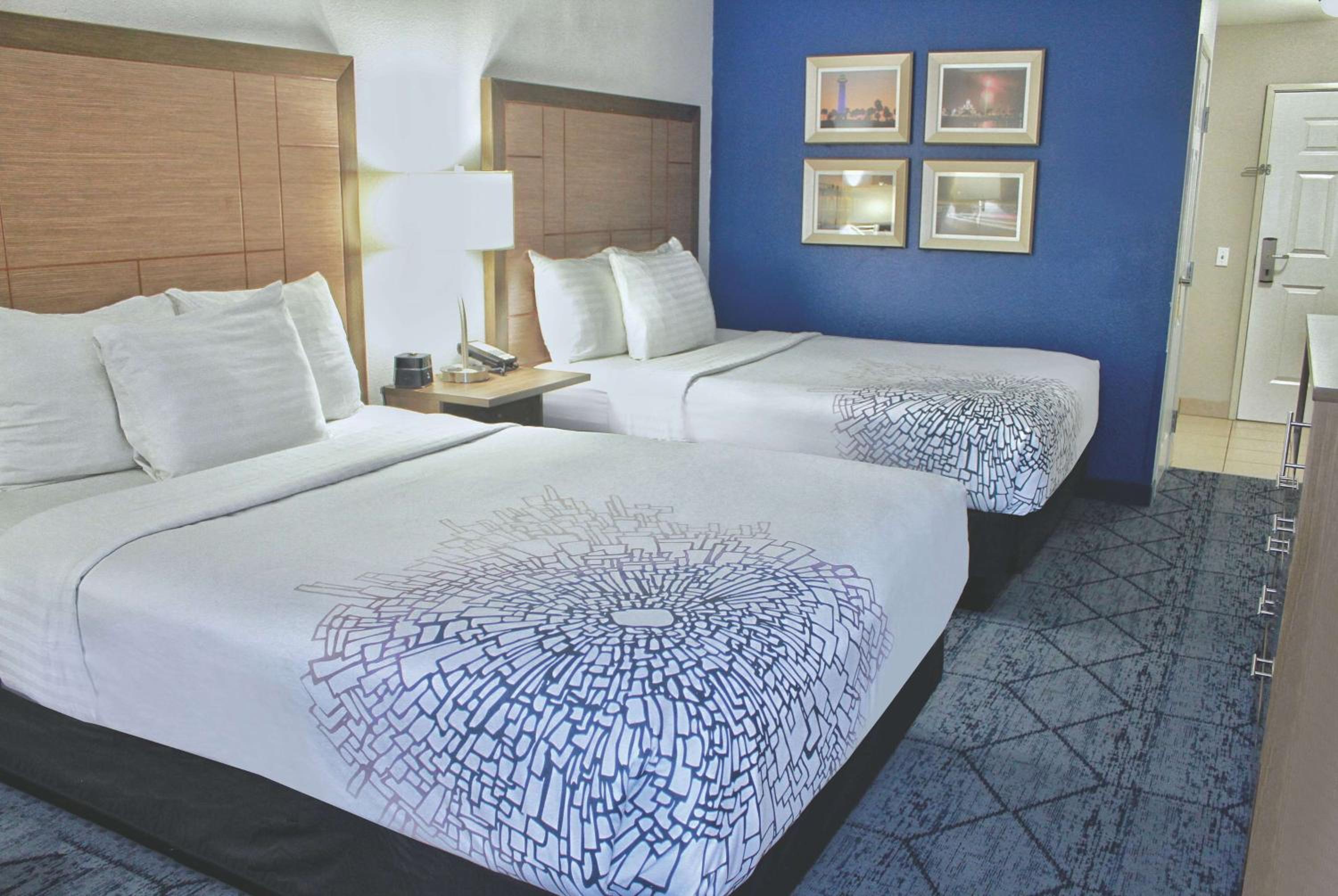 Queen Room with Two Queen Beds and Roll-In Shower - Mobility Accessible/Non-Smoking photo 1