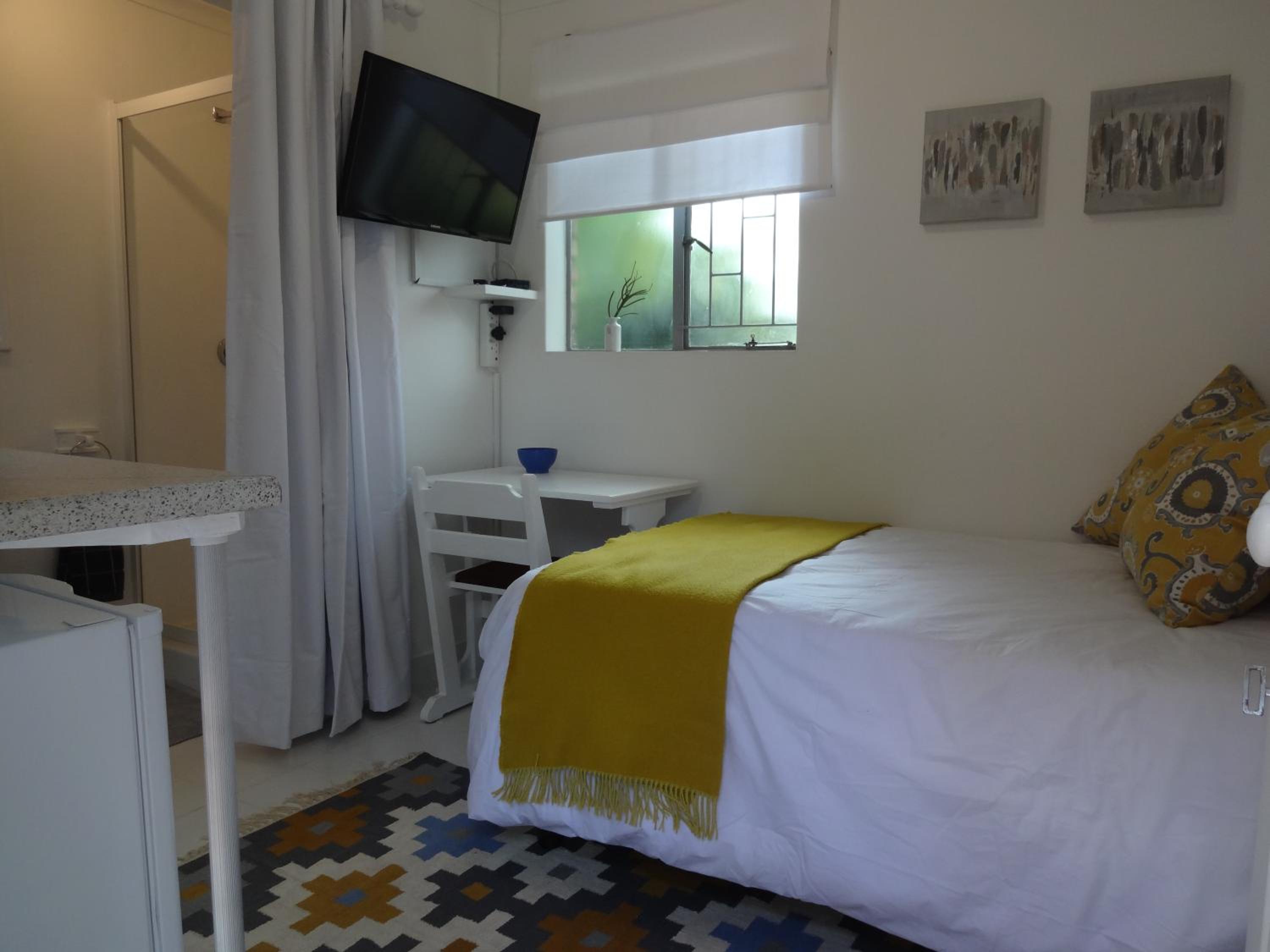 Single Room with Private Bathroom photo 3