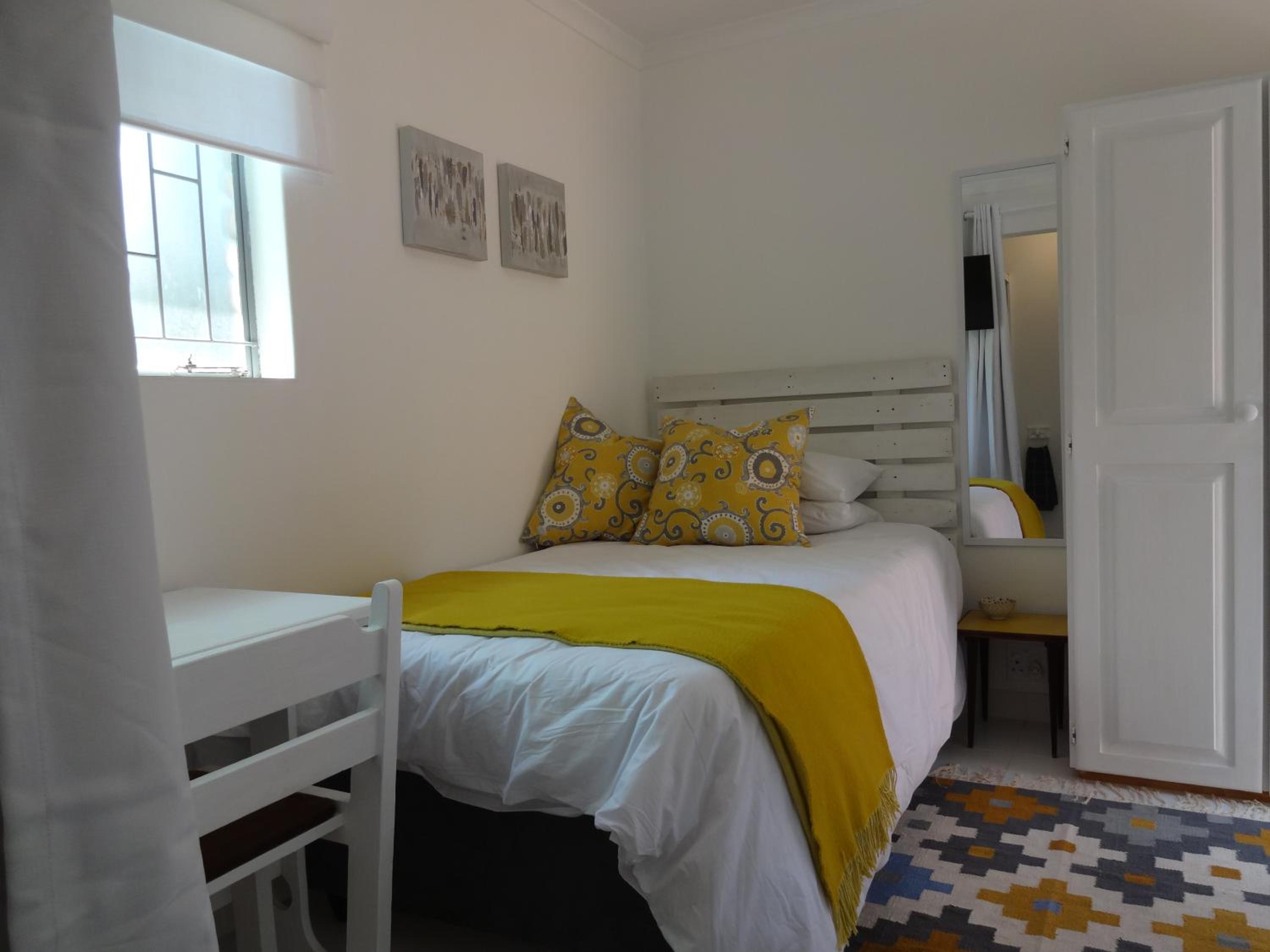 Single Room with Private Bathroom photo 1