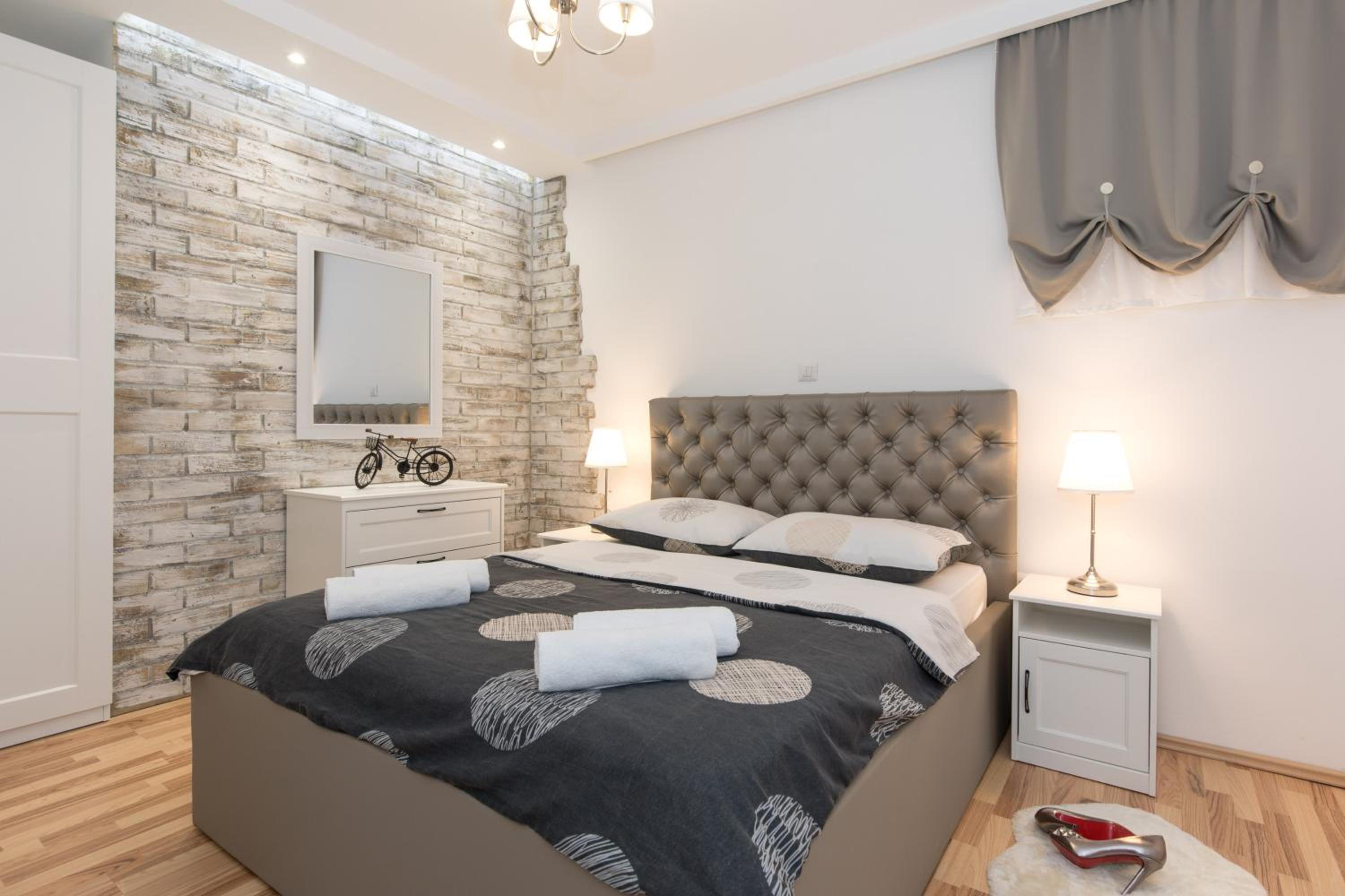 Apartment with Terrace - Photo 1