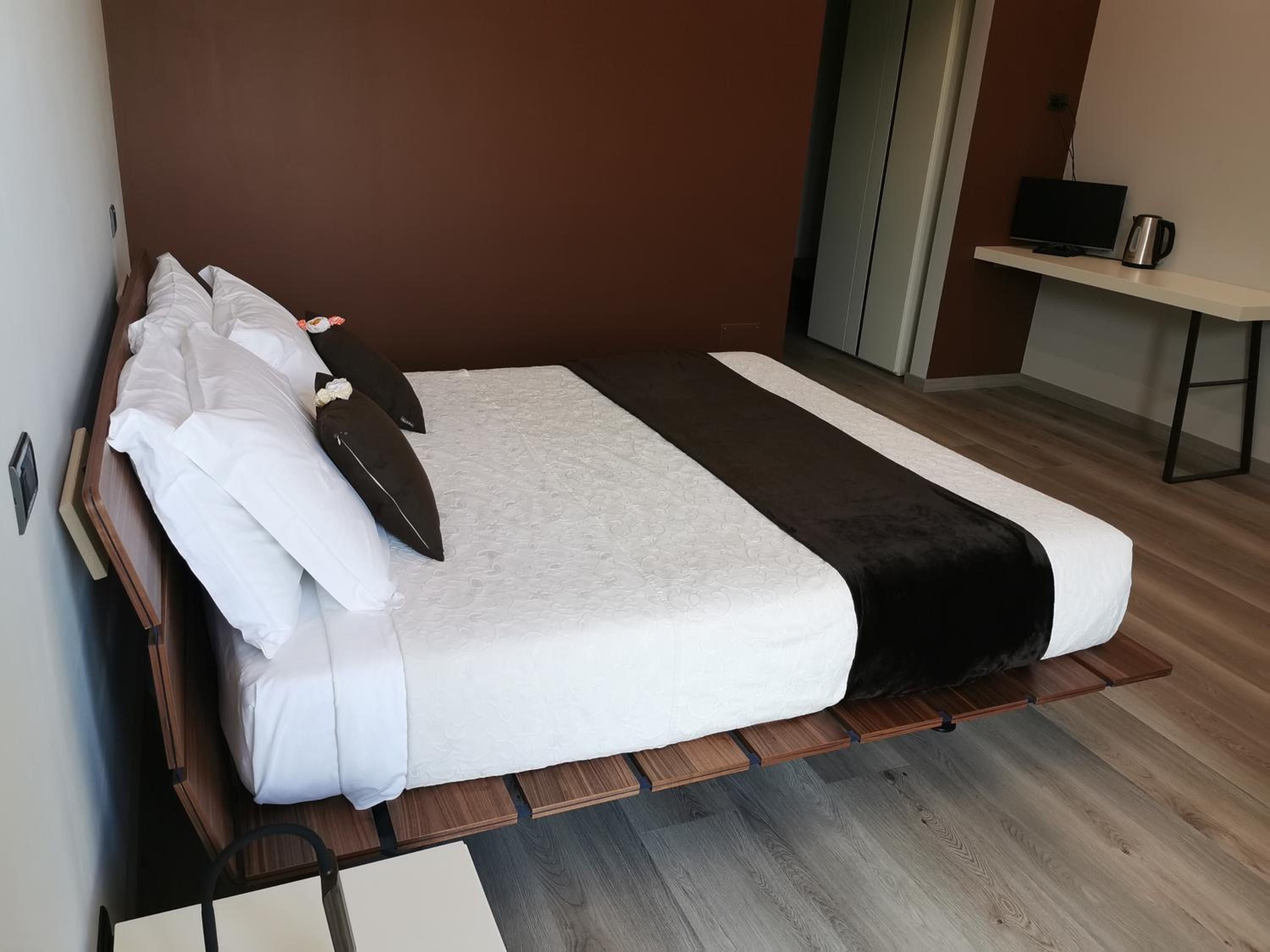 Deluxe Double Room with Balcony photo 2