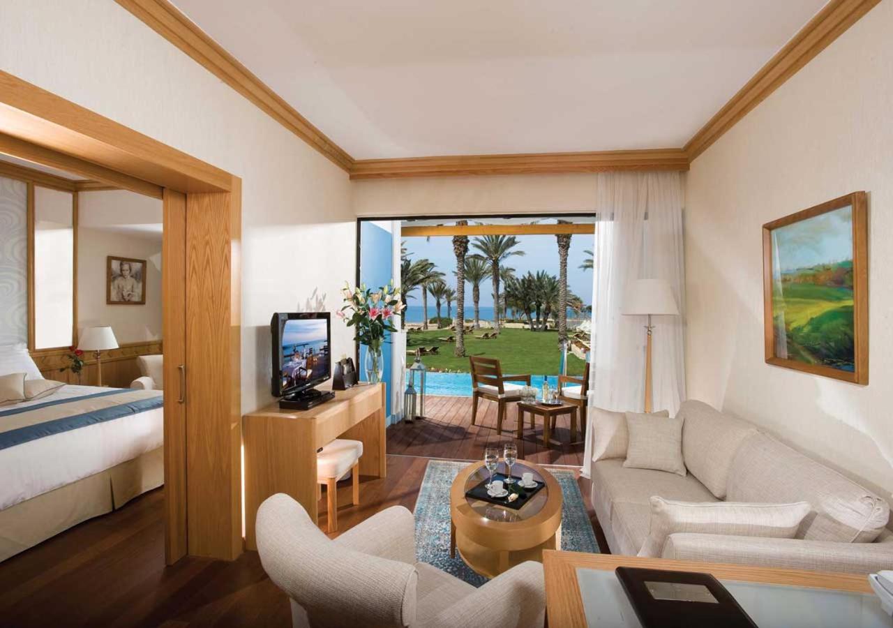 Executive One-Bedroom Suite with Sea View and Private Pool - Photo 3