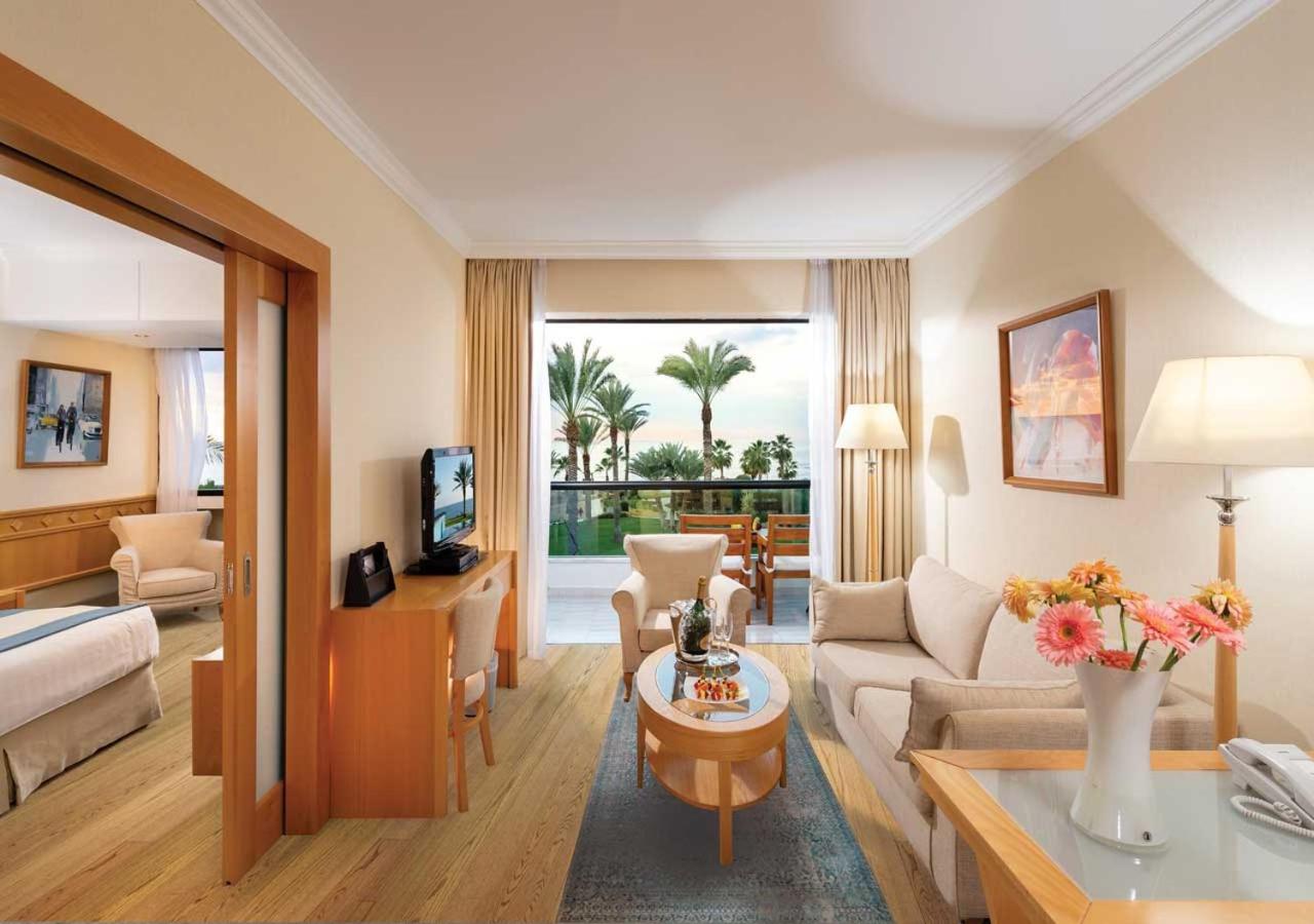 Superior One-Bedroom Suite with Sea View  - Photo 1