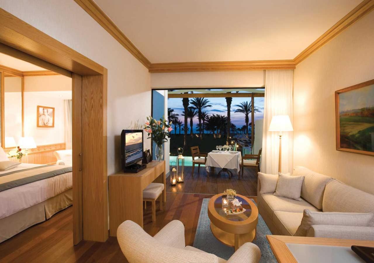 Executive One-Bedroom Suite with Garden View and Private Pool - Photo 1