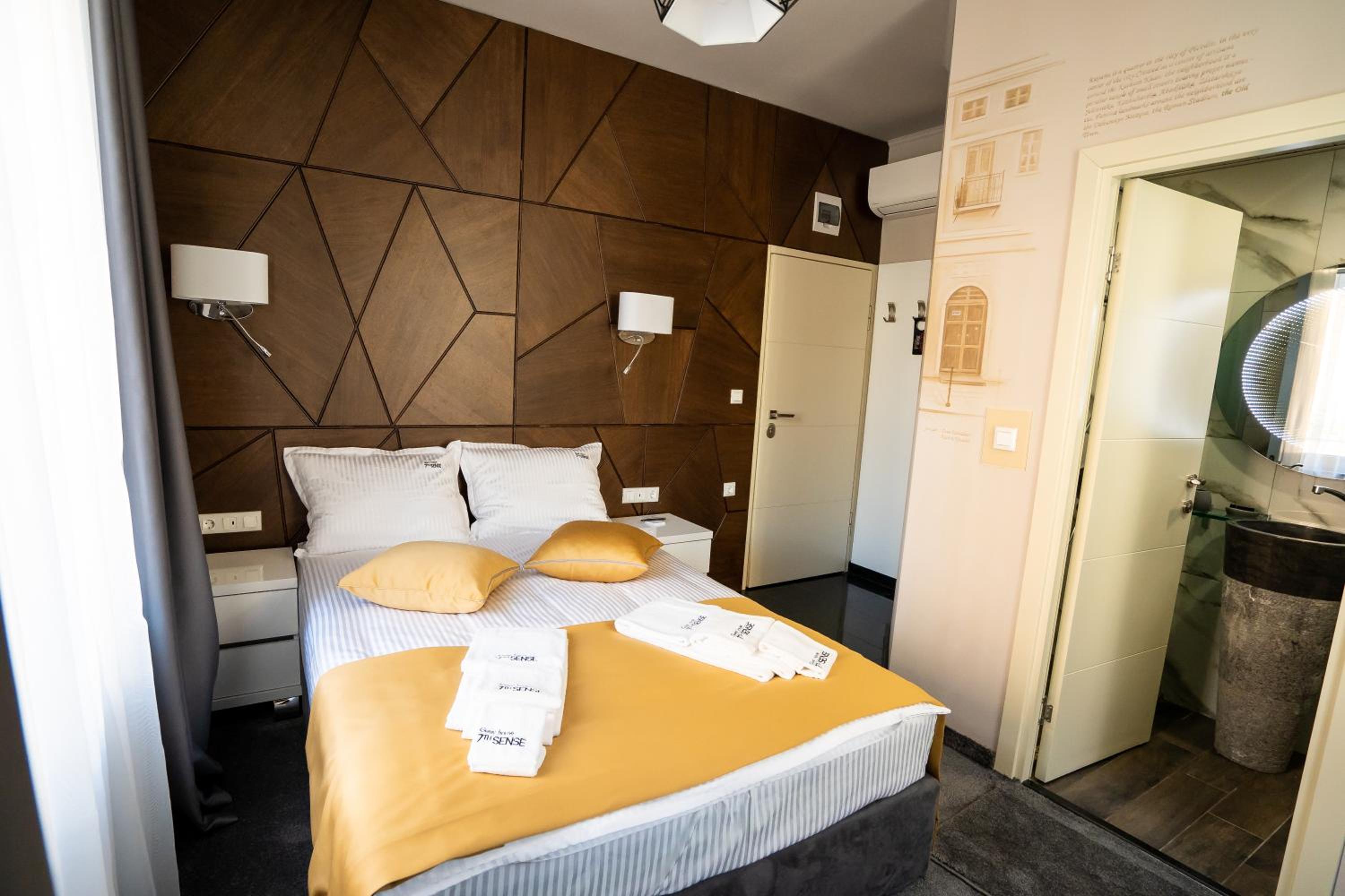 Deluxe Room - Photo 3