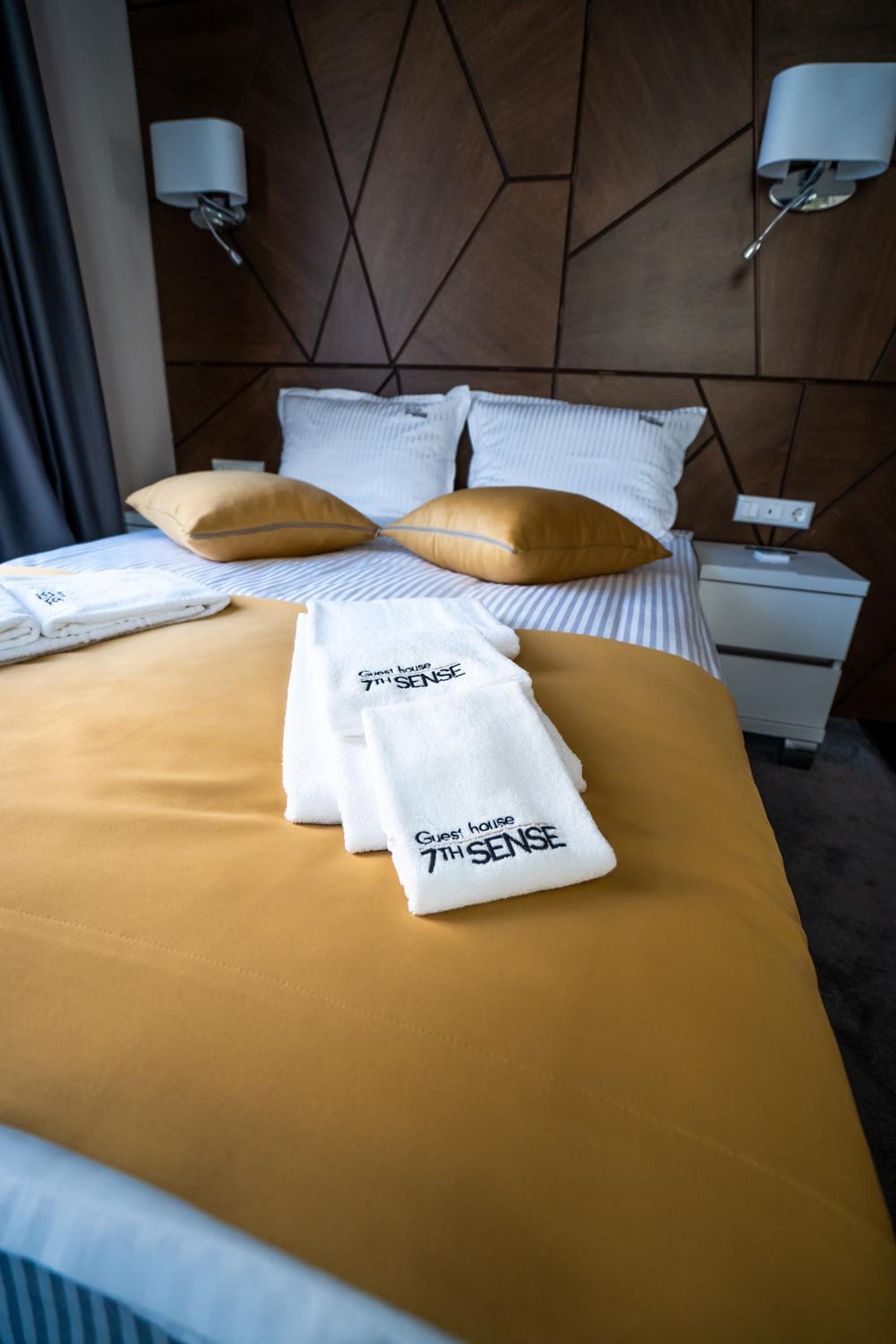 Deluxe Room - Photo 1