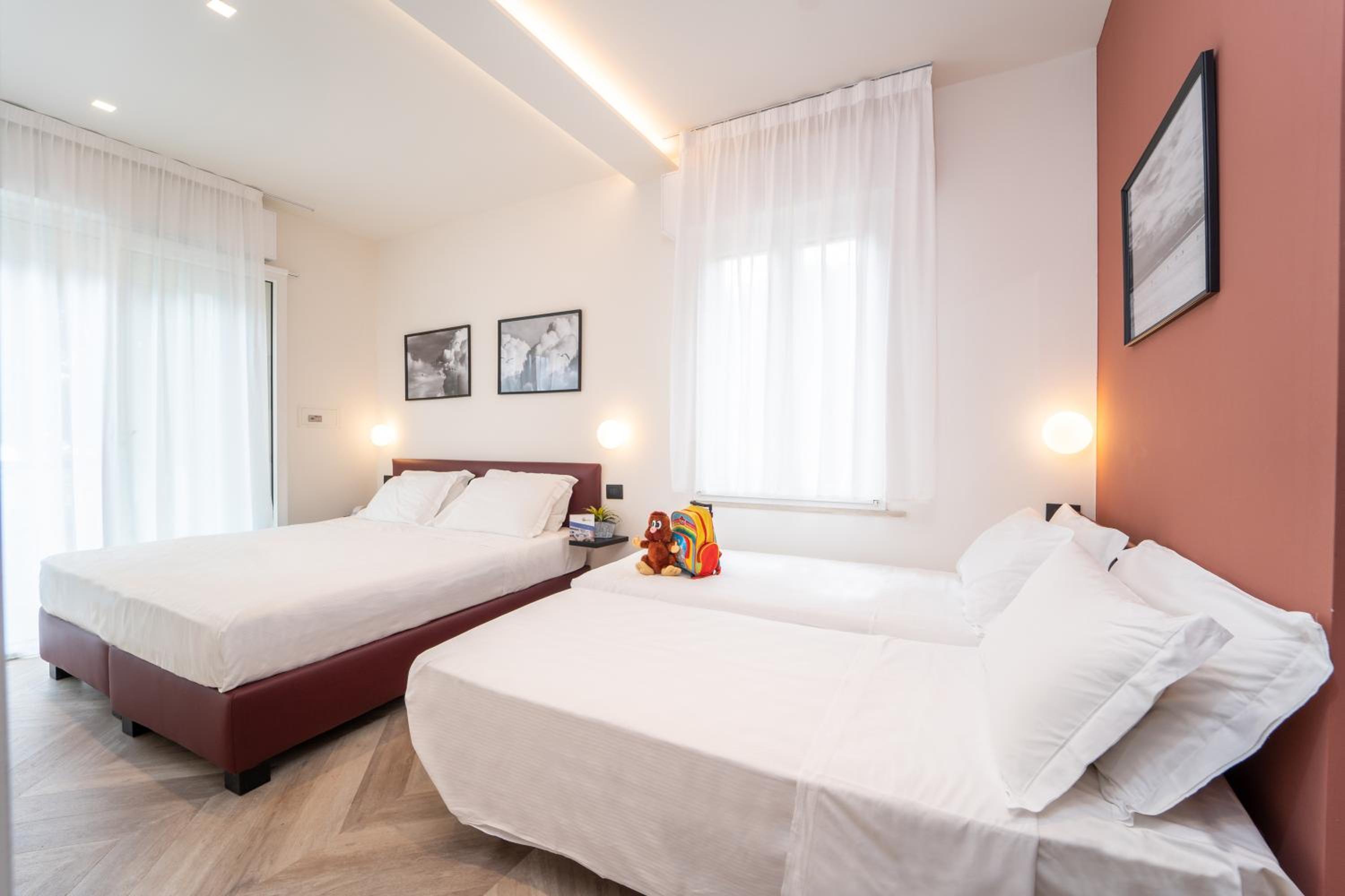 Deluxe Quadruple Room - Photo 6
