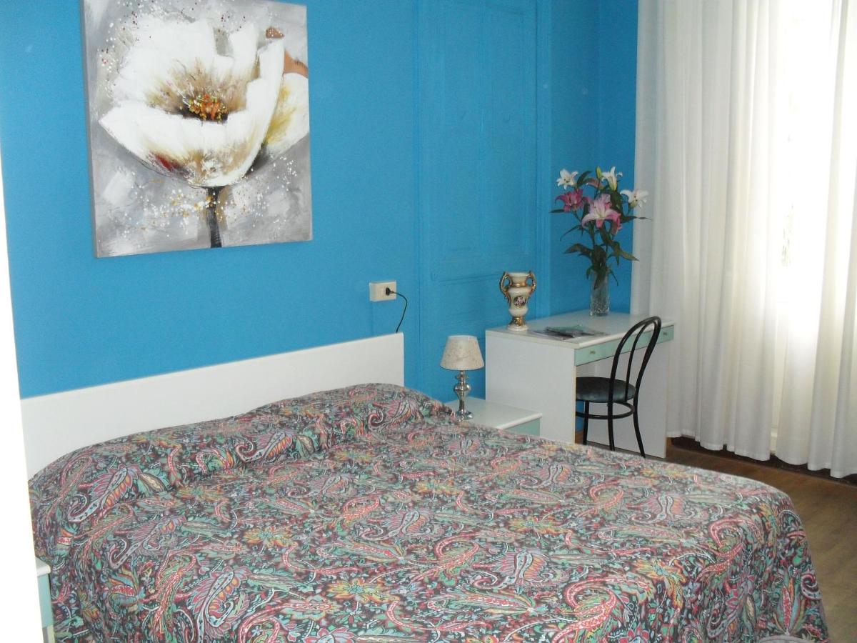 Double or Twin Room - Photo 7