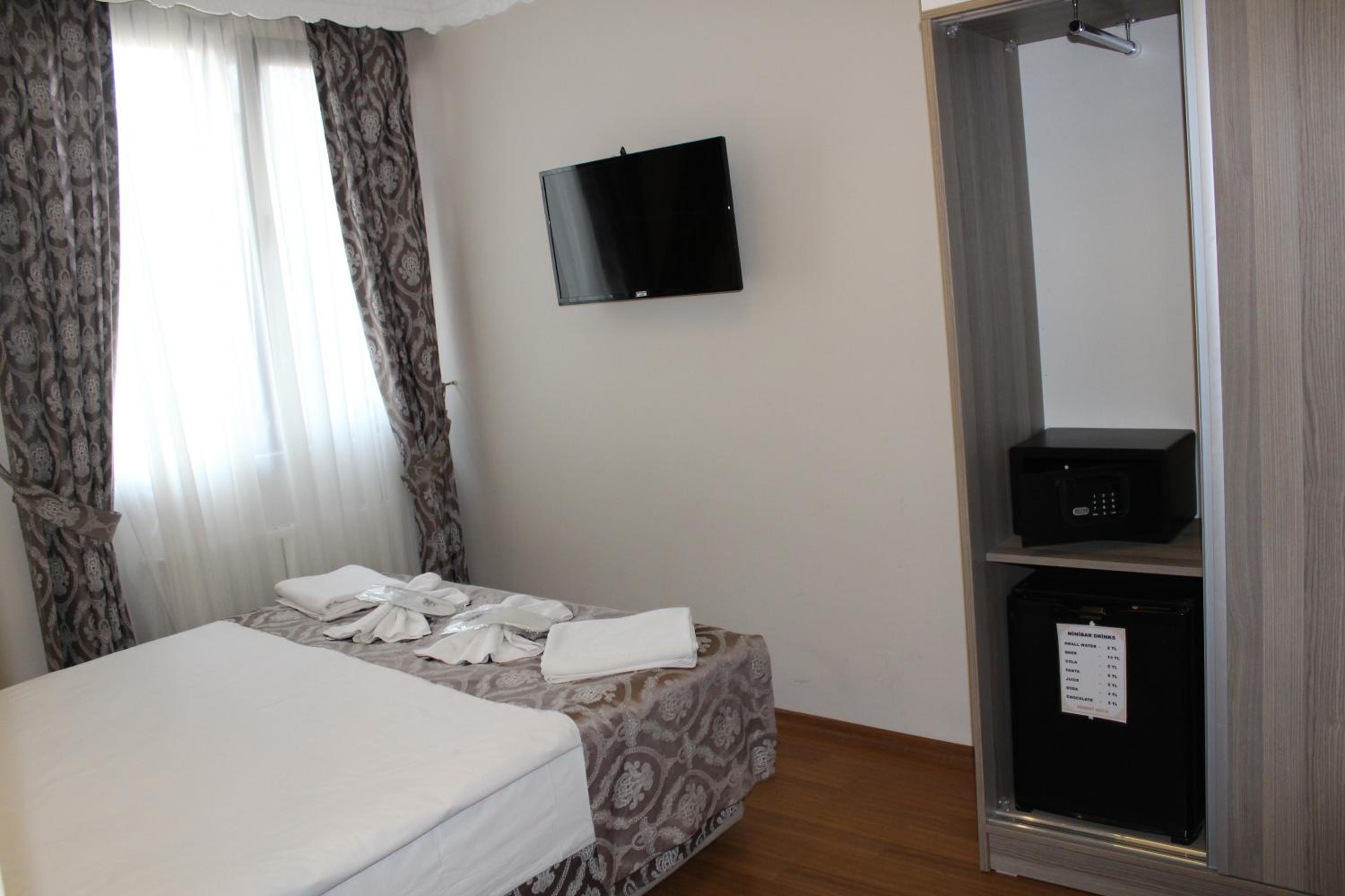 Comfort Triple Room with Shower photo 2