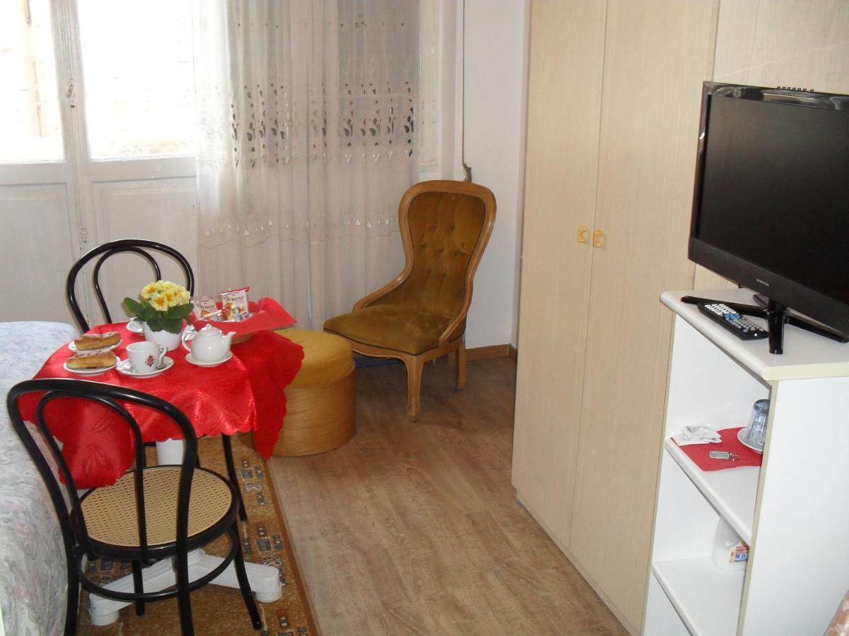 Double or Twin Room with Balcony and Sea View - Photo 6