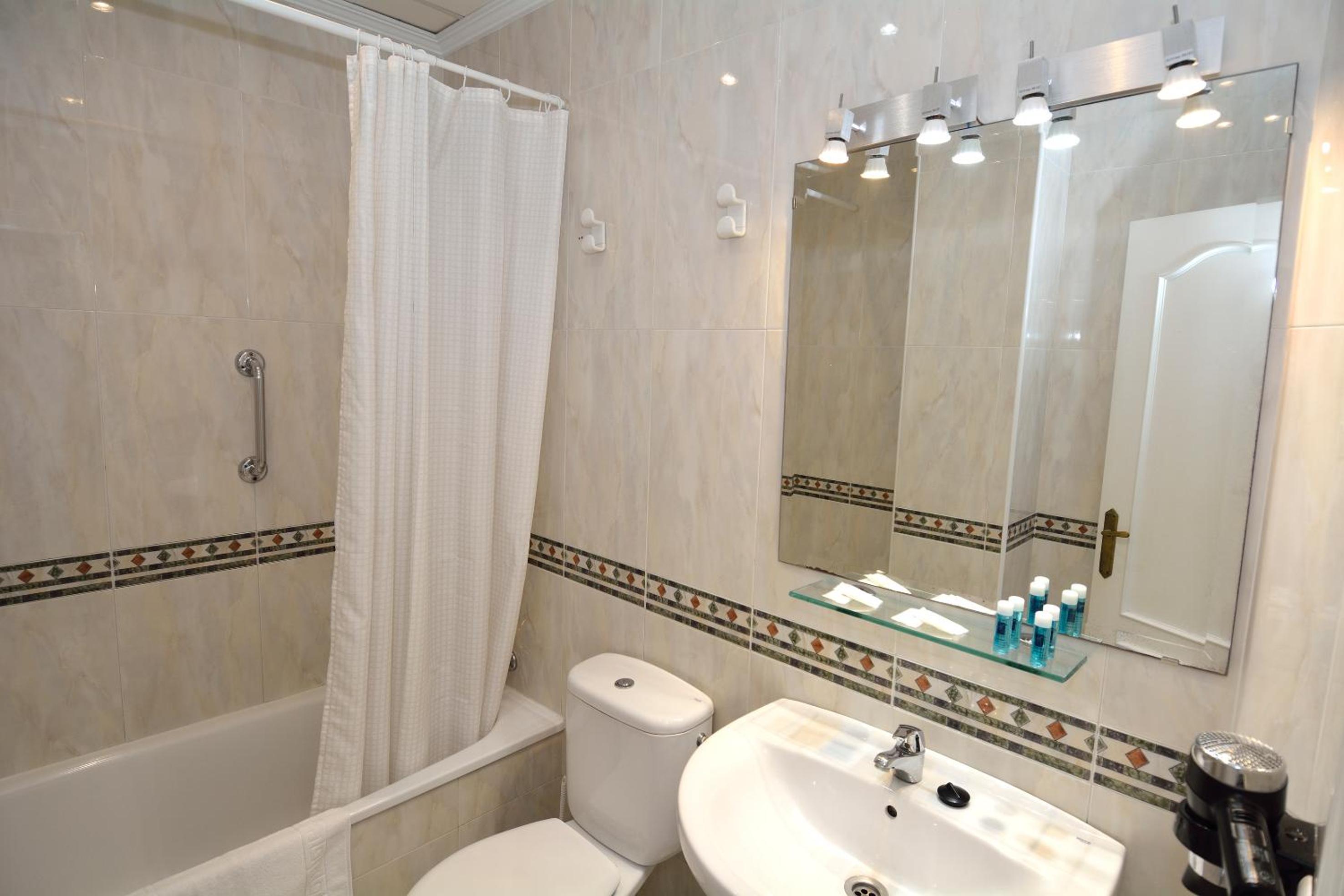 Two-Bedroom Deluxe Apartment with Ocean View