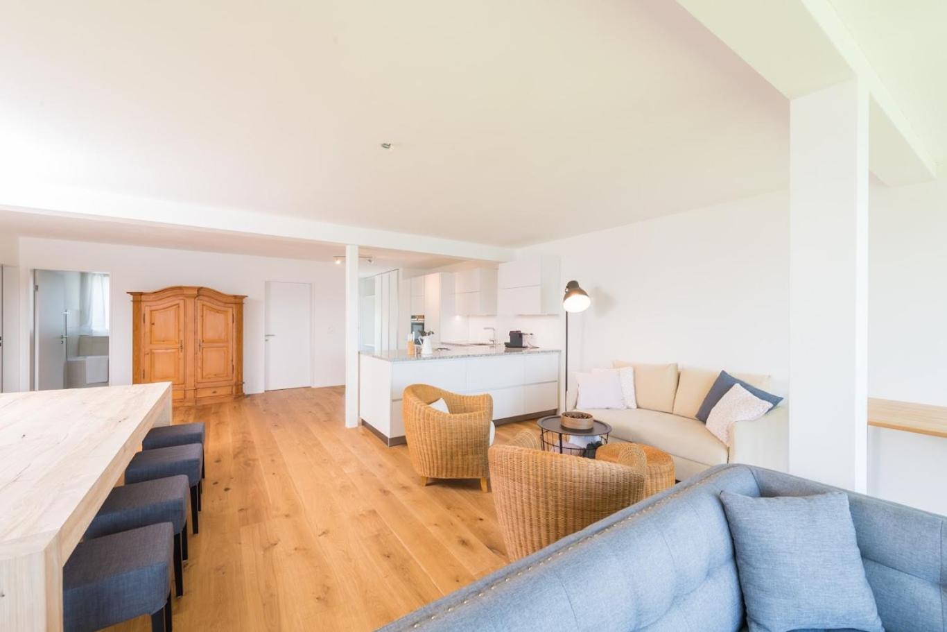 Three Bedroom Apartment with Lake View - Photo 1