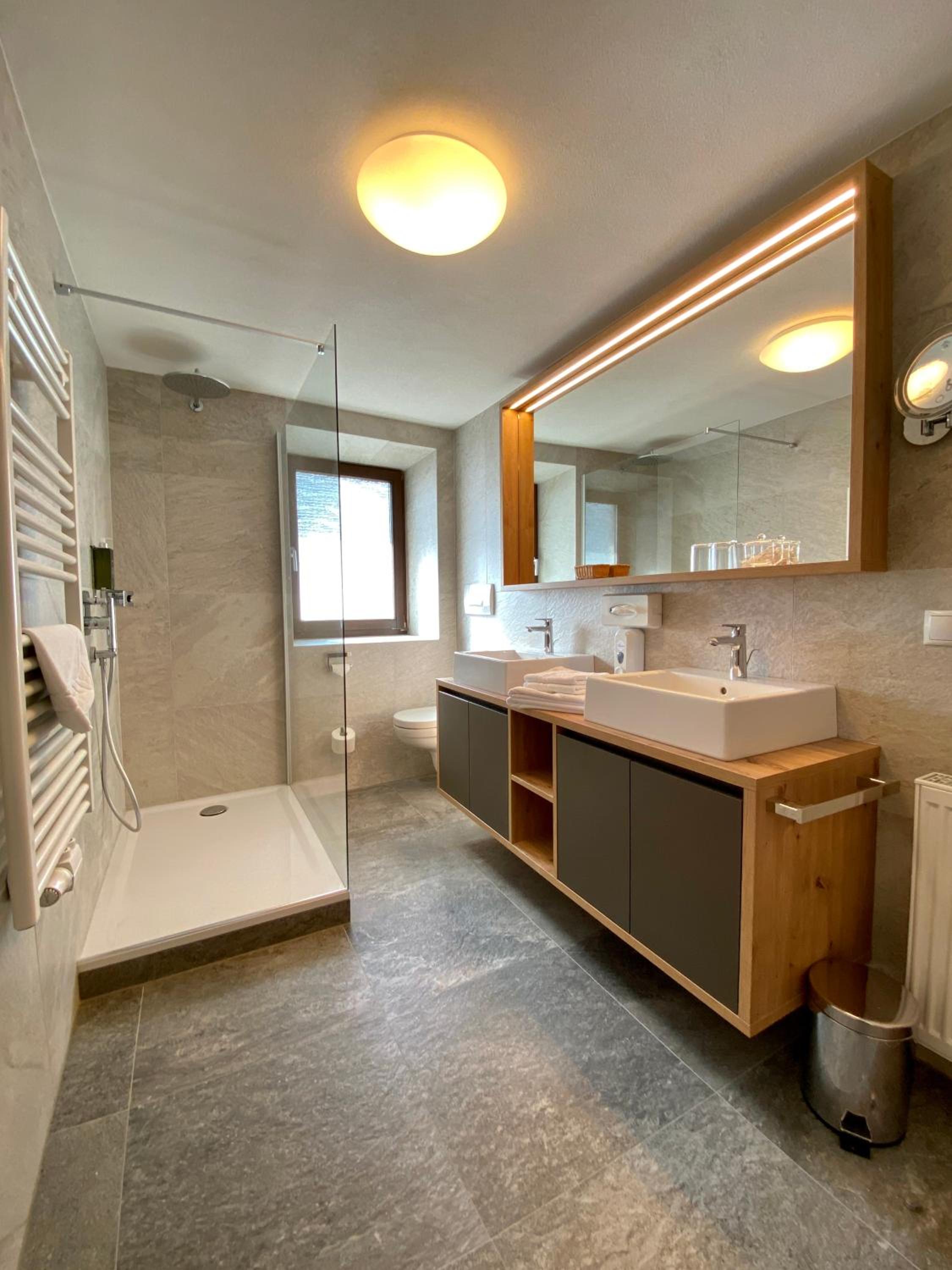 One-Bedroom Apartment with Balcony