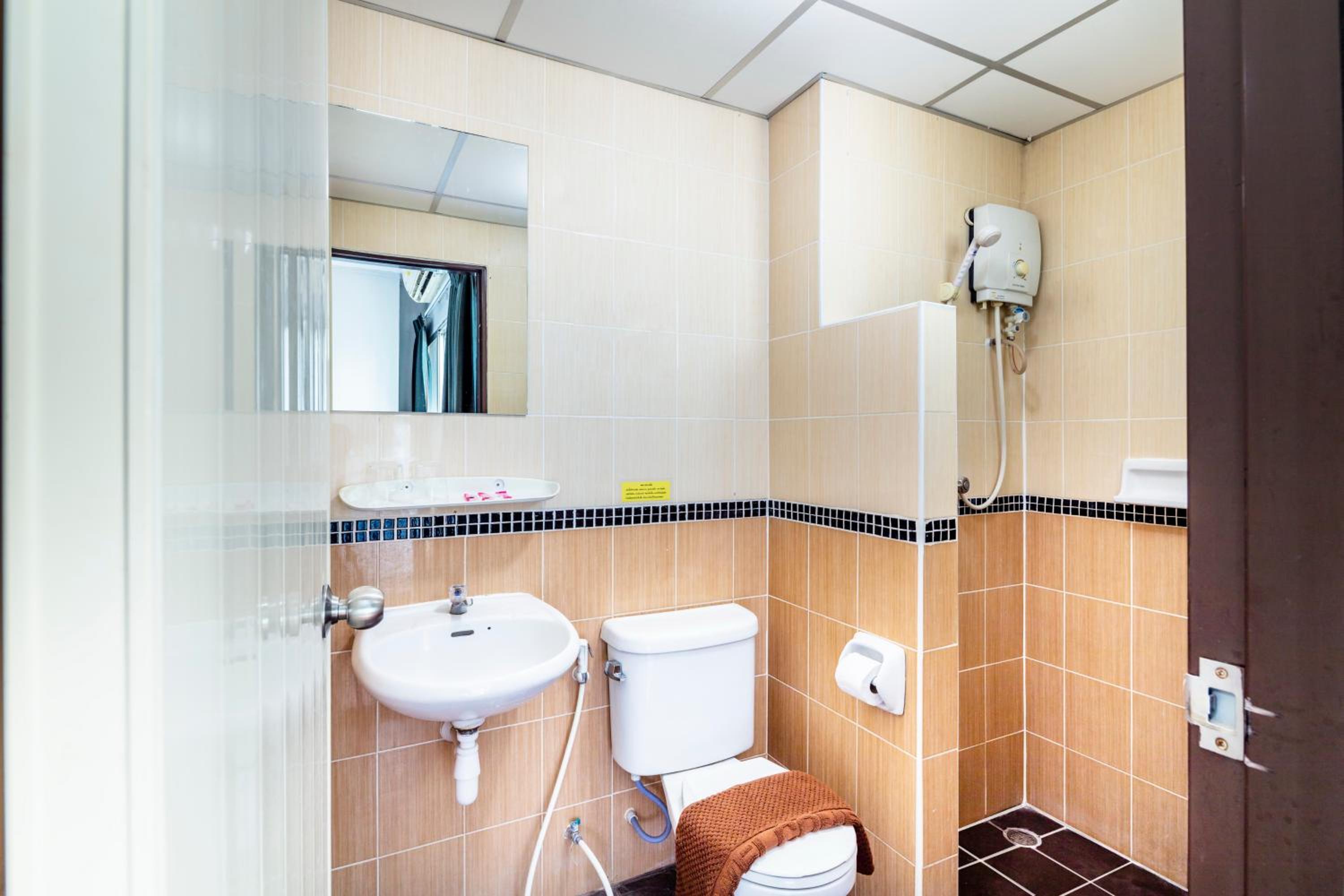 Standard Double Room - No Parking - Photo 7