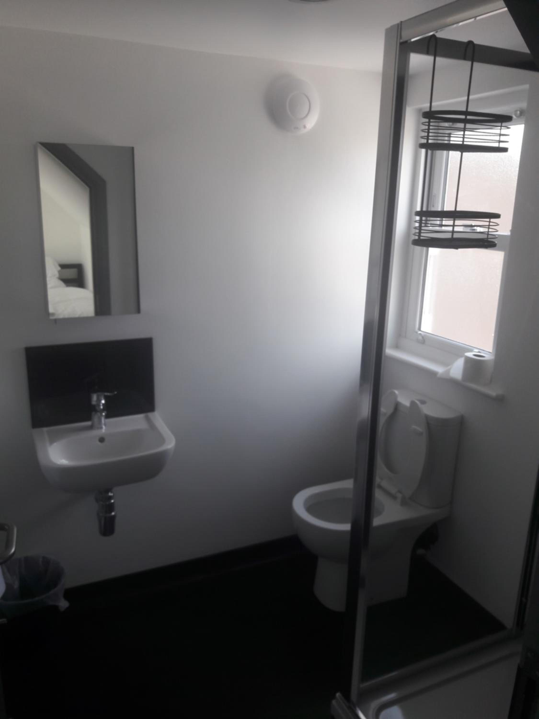 Double or Twin Room - Photo 4