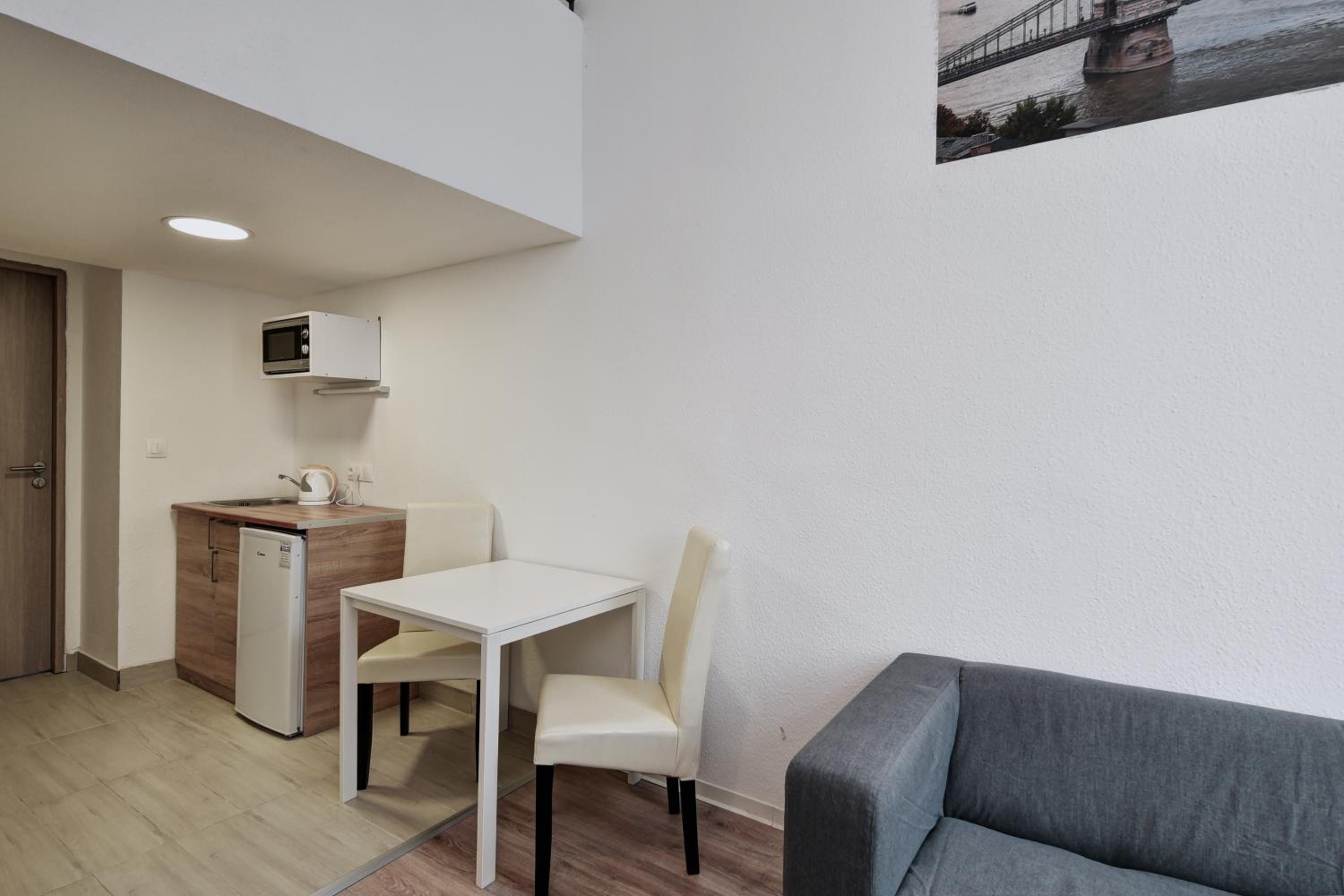 Economy Apartment - Photo 10