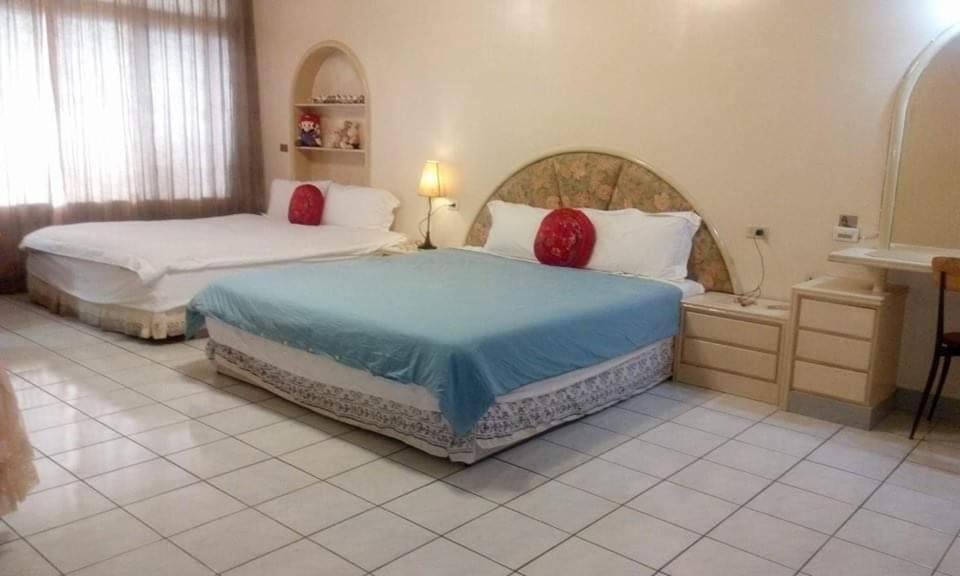King Room with Two King Beds photo 1