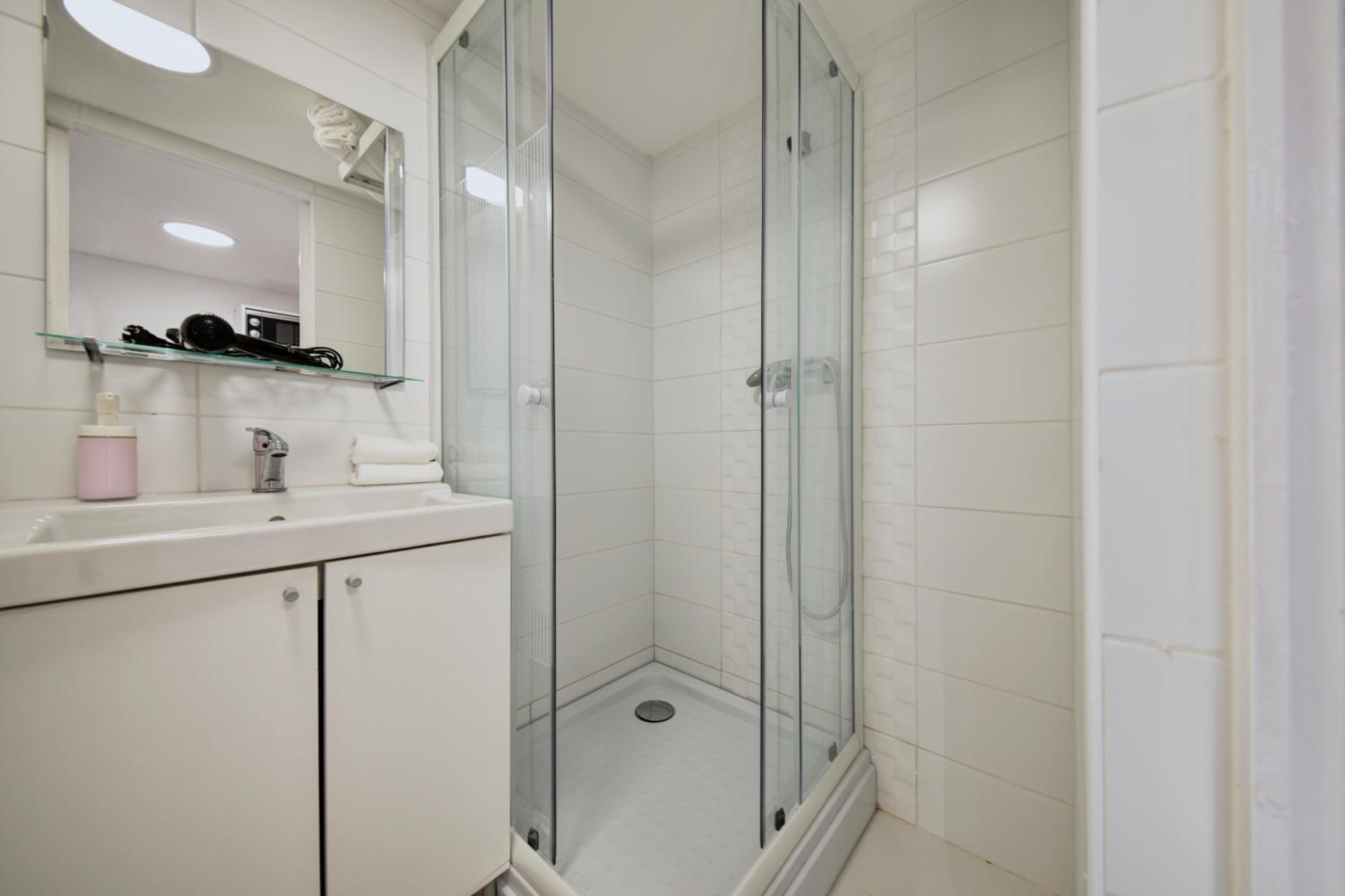 Economy Apartment - Photo 2