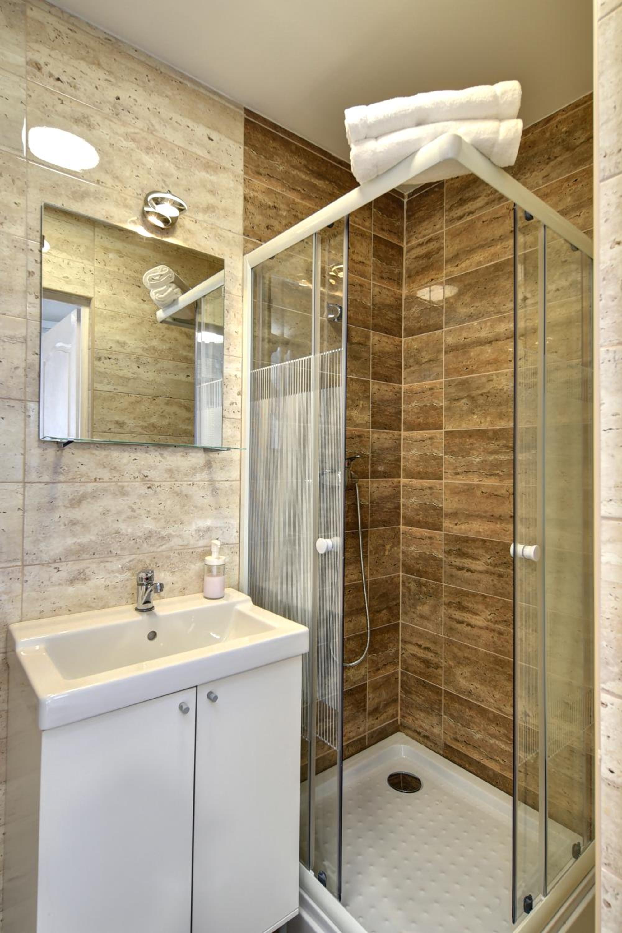 One-Bedroom Apartment with Balcony - Photo 3