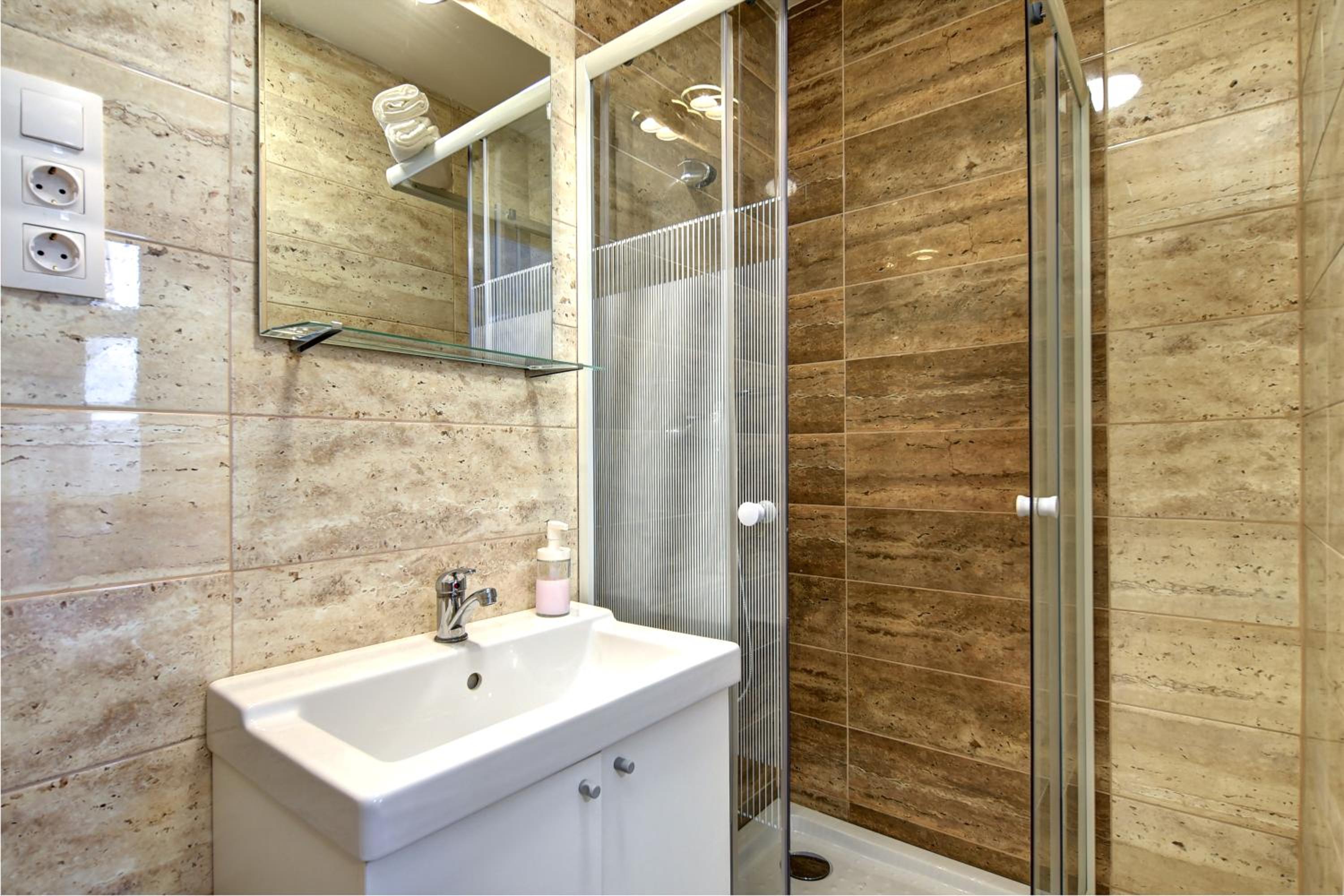 One-Bedroom Apartment with Balcony - Photo 4
