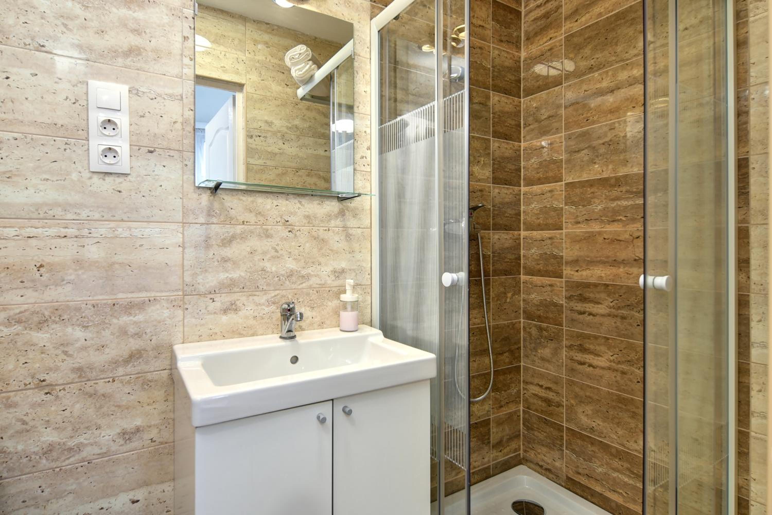 One-Bedroom Apartment with Balcony - Photo 5