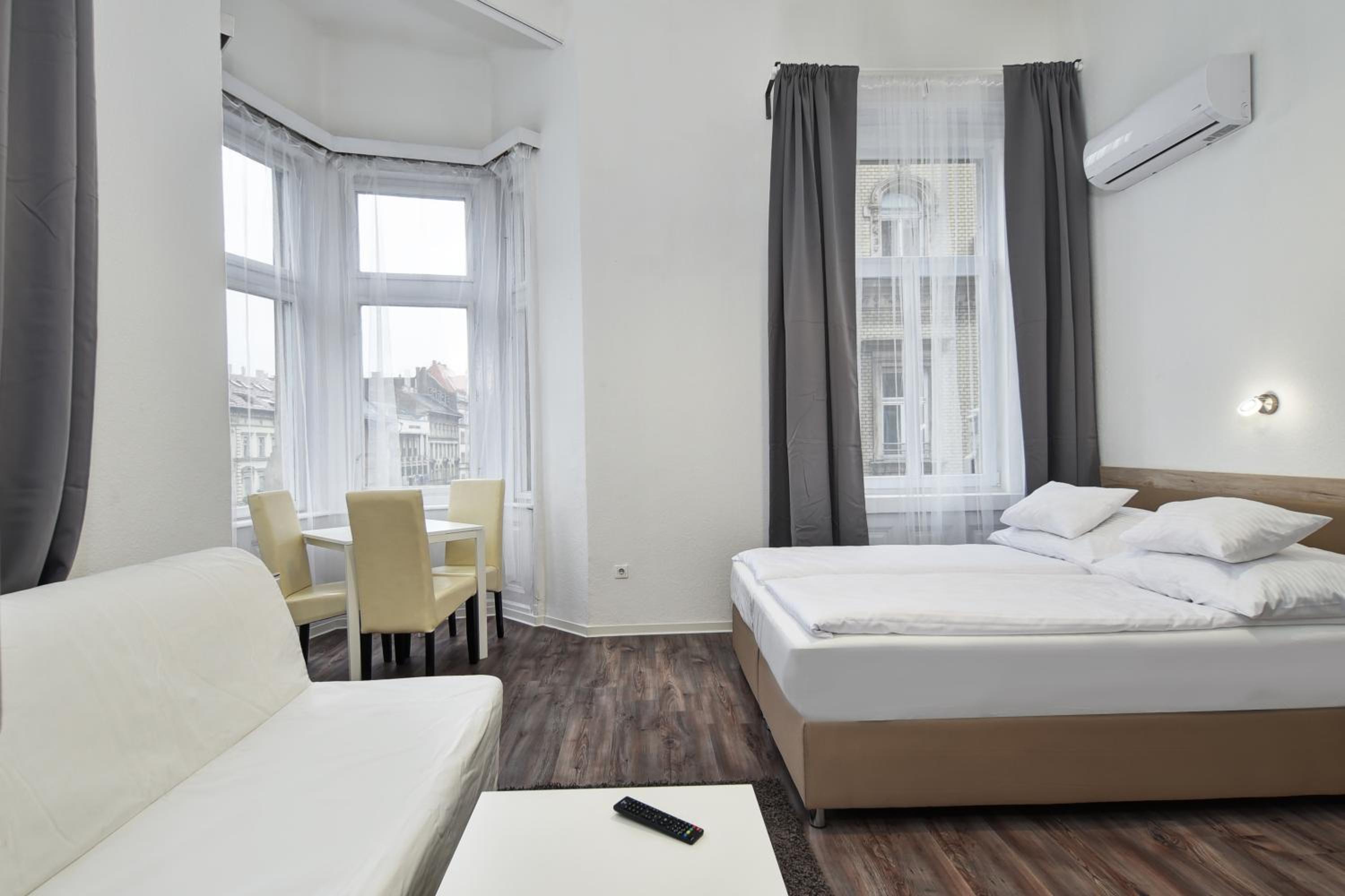 One-Bedroom Apartment with Balcony - Photo 6