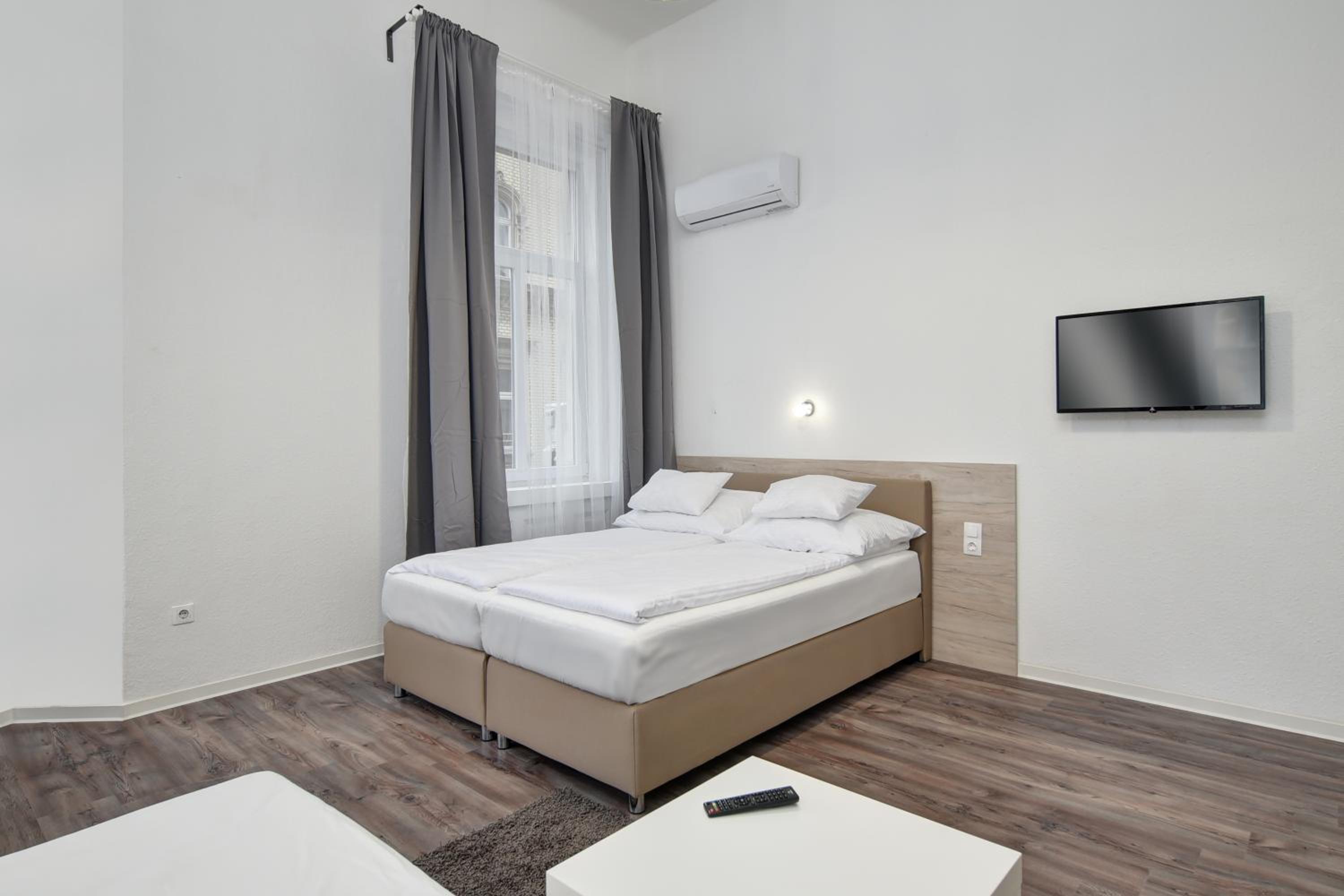 One-Bedroom Apartment with Balcony - Photo 7