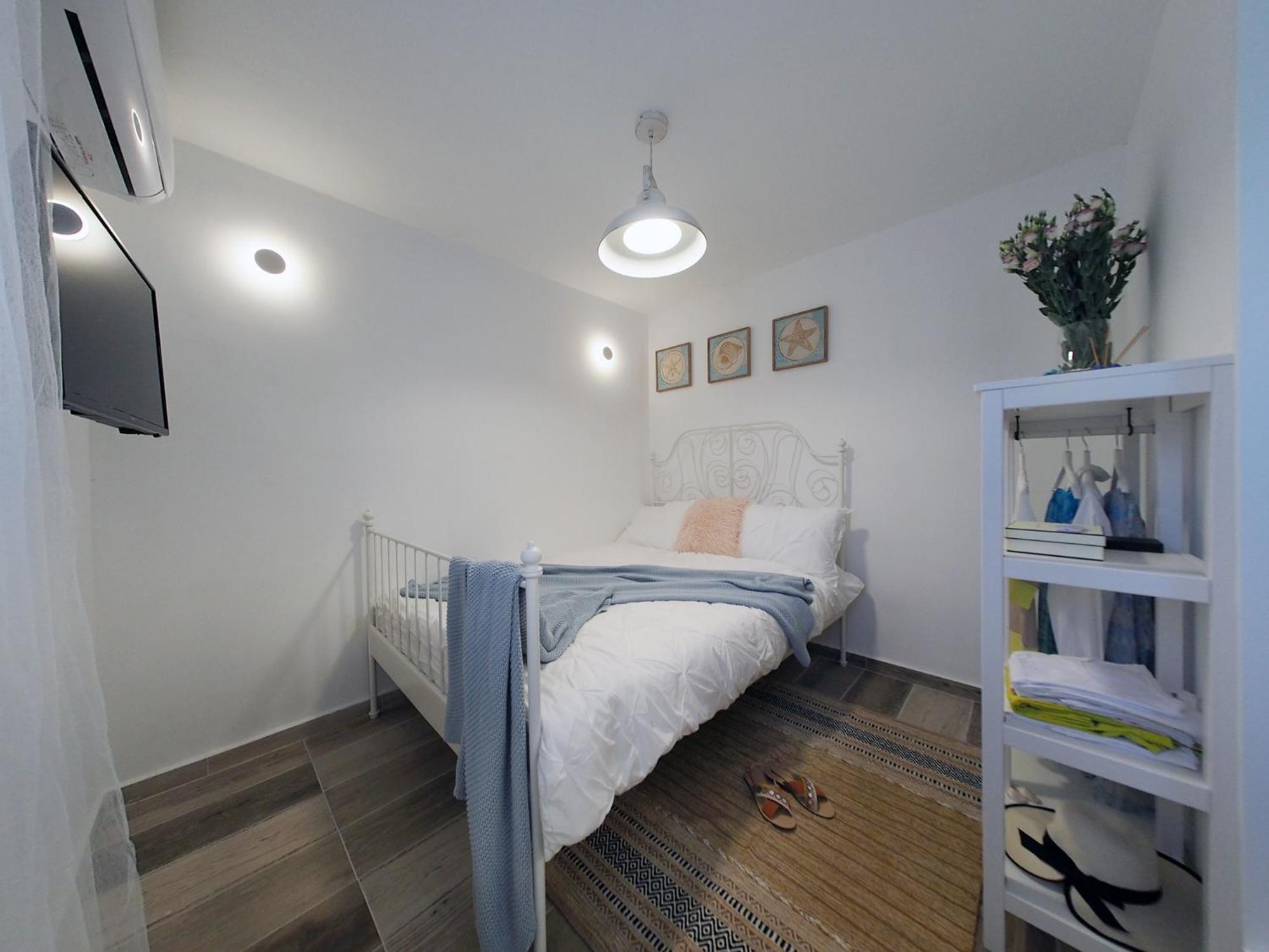 Studio Apartment - Photo 22