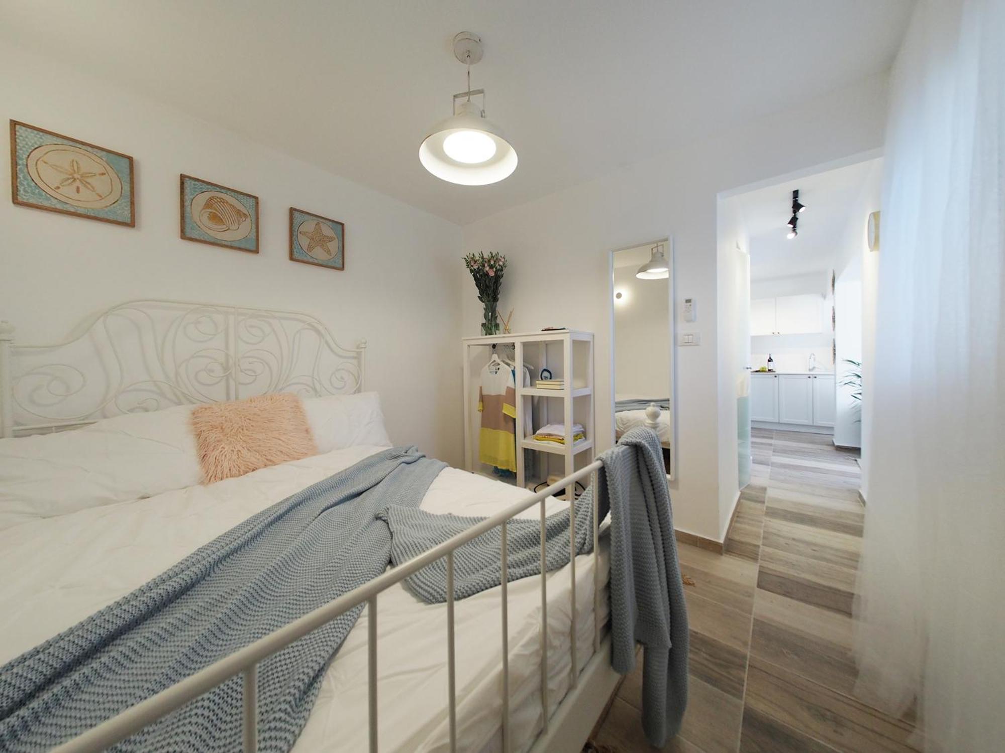 Studio Apartment - Photo 20