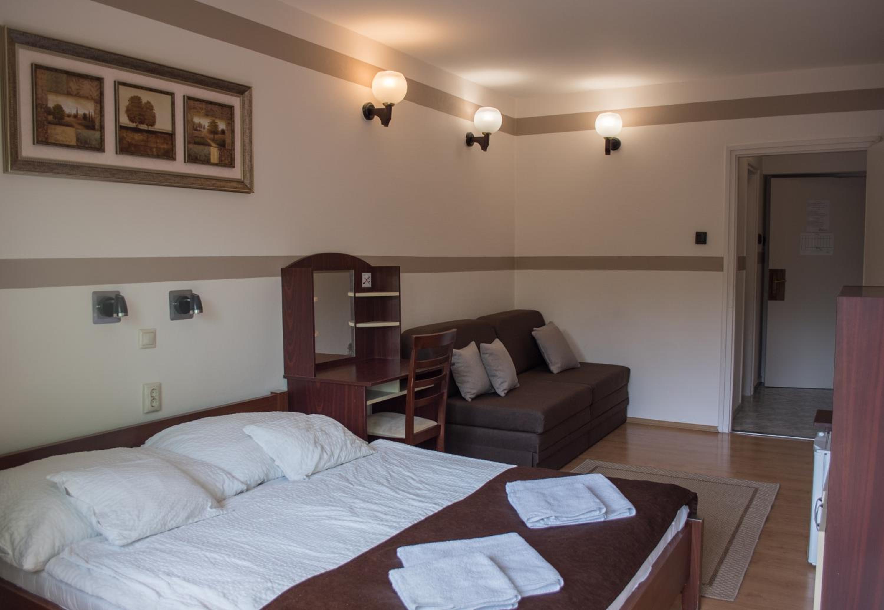 Queen Room with Balcony photo 1