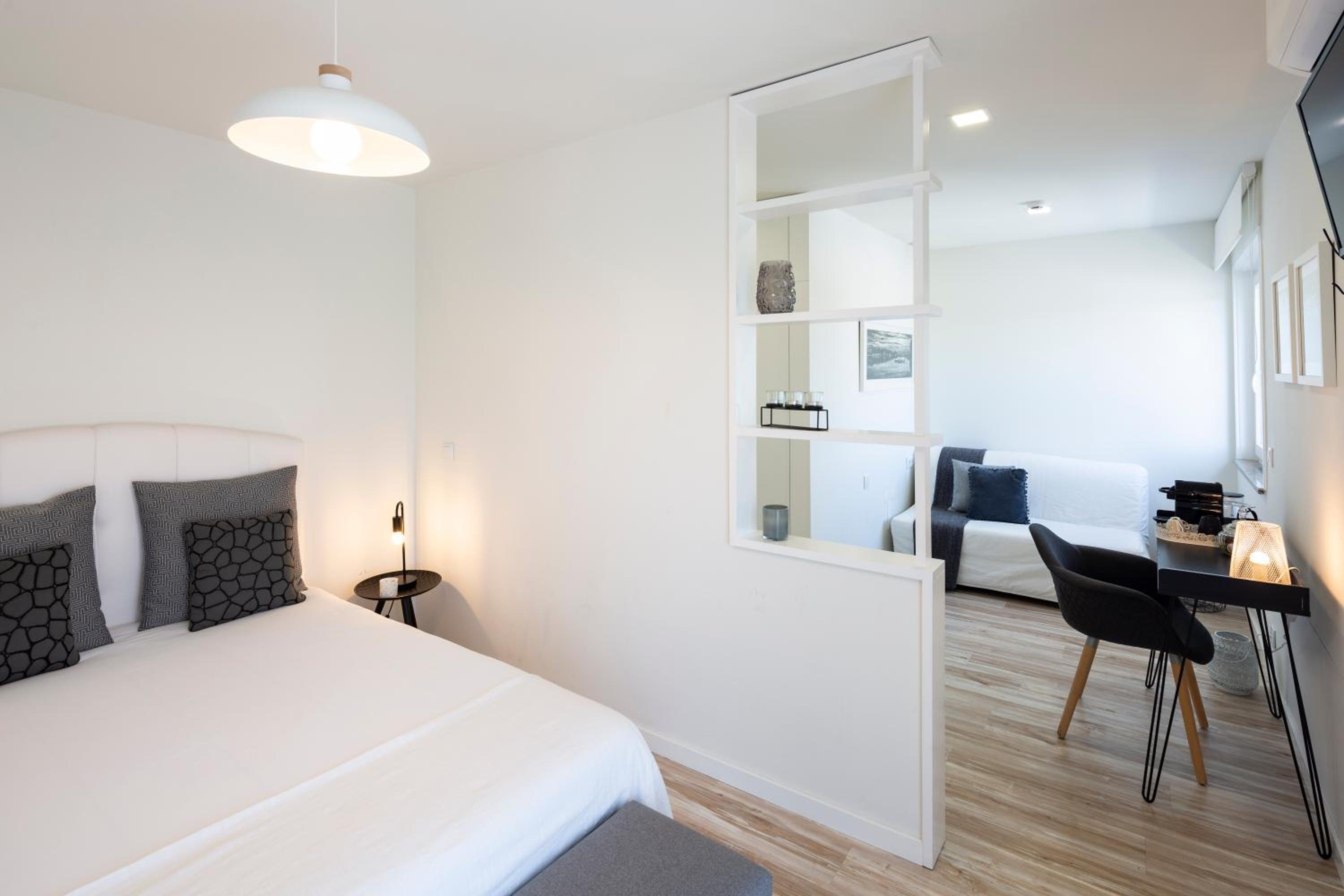 Standard Suite - Photo 4