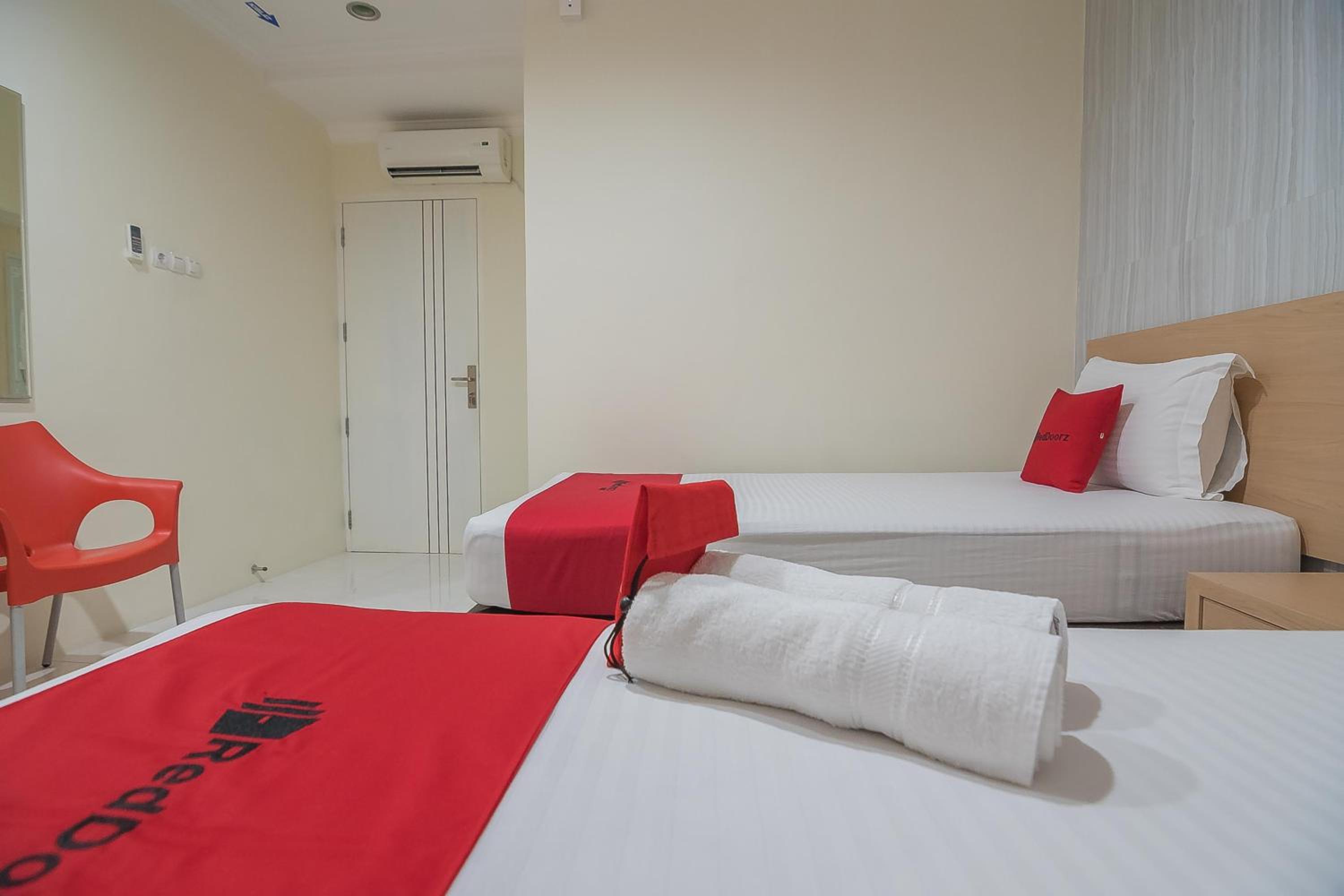 Standard Twin Room - Photo 7