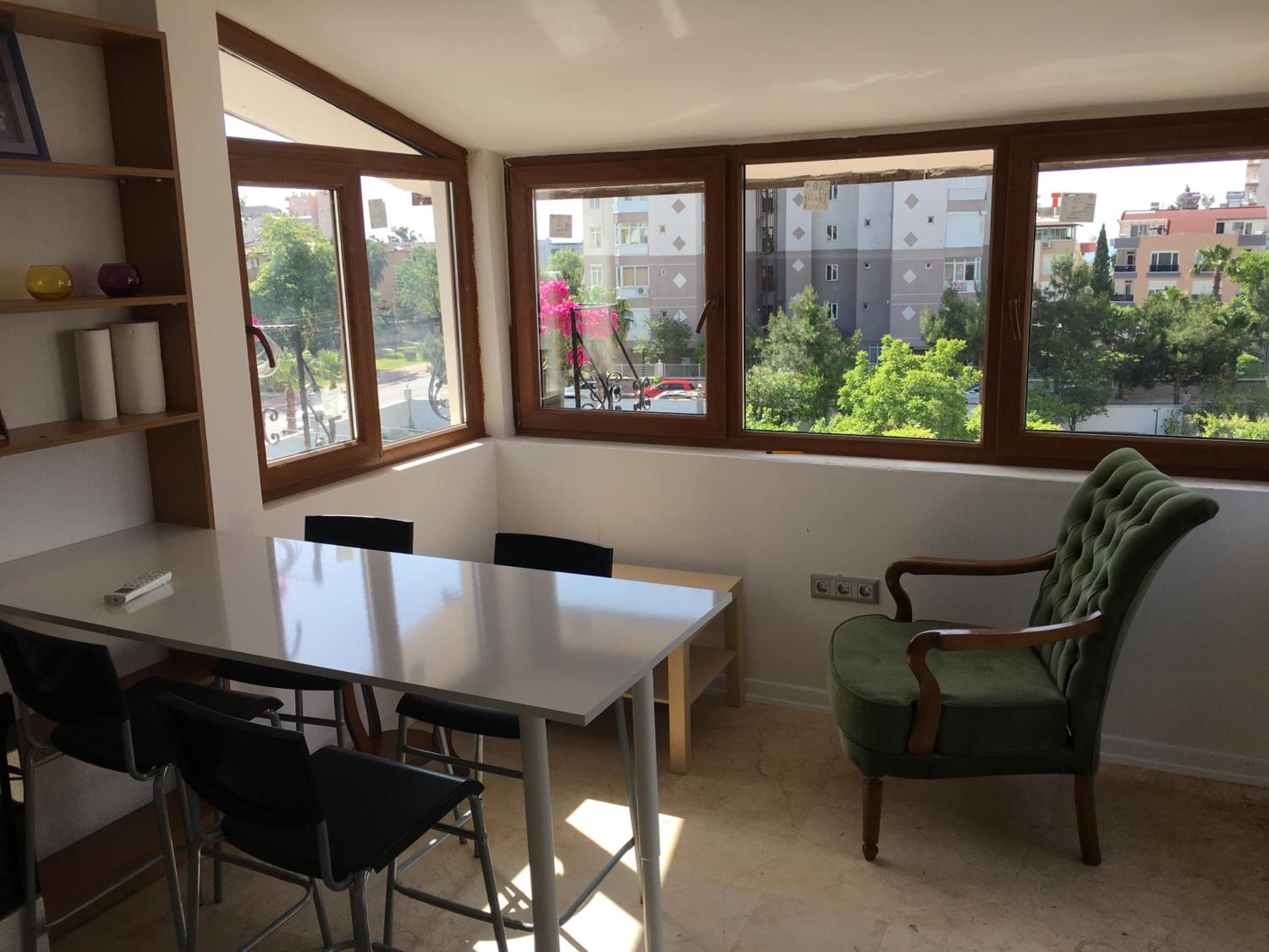 One-Bedroom Apartment thumbnail 5
