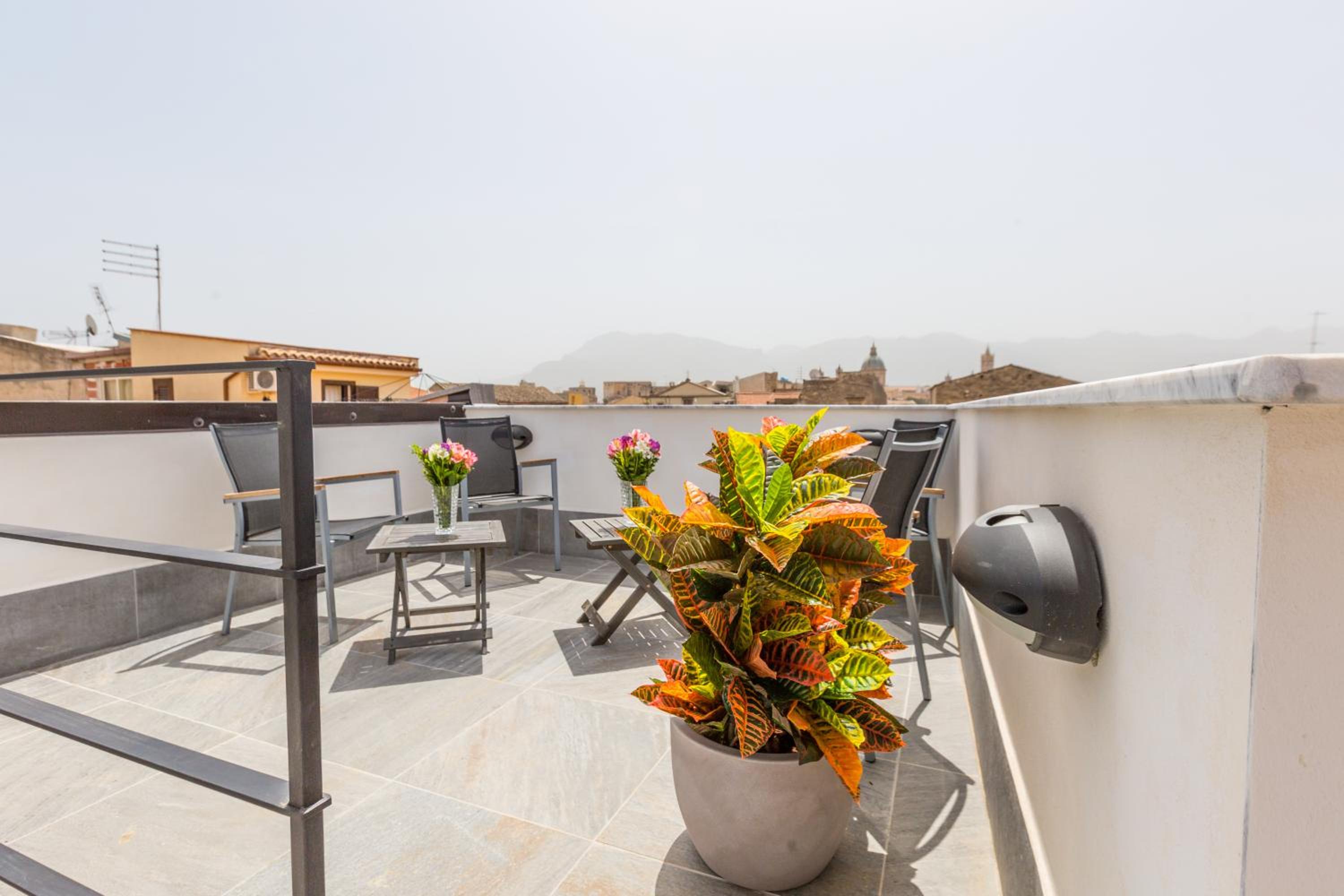 Apartment with Terrace - Photo 31