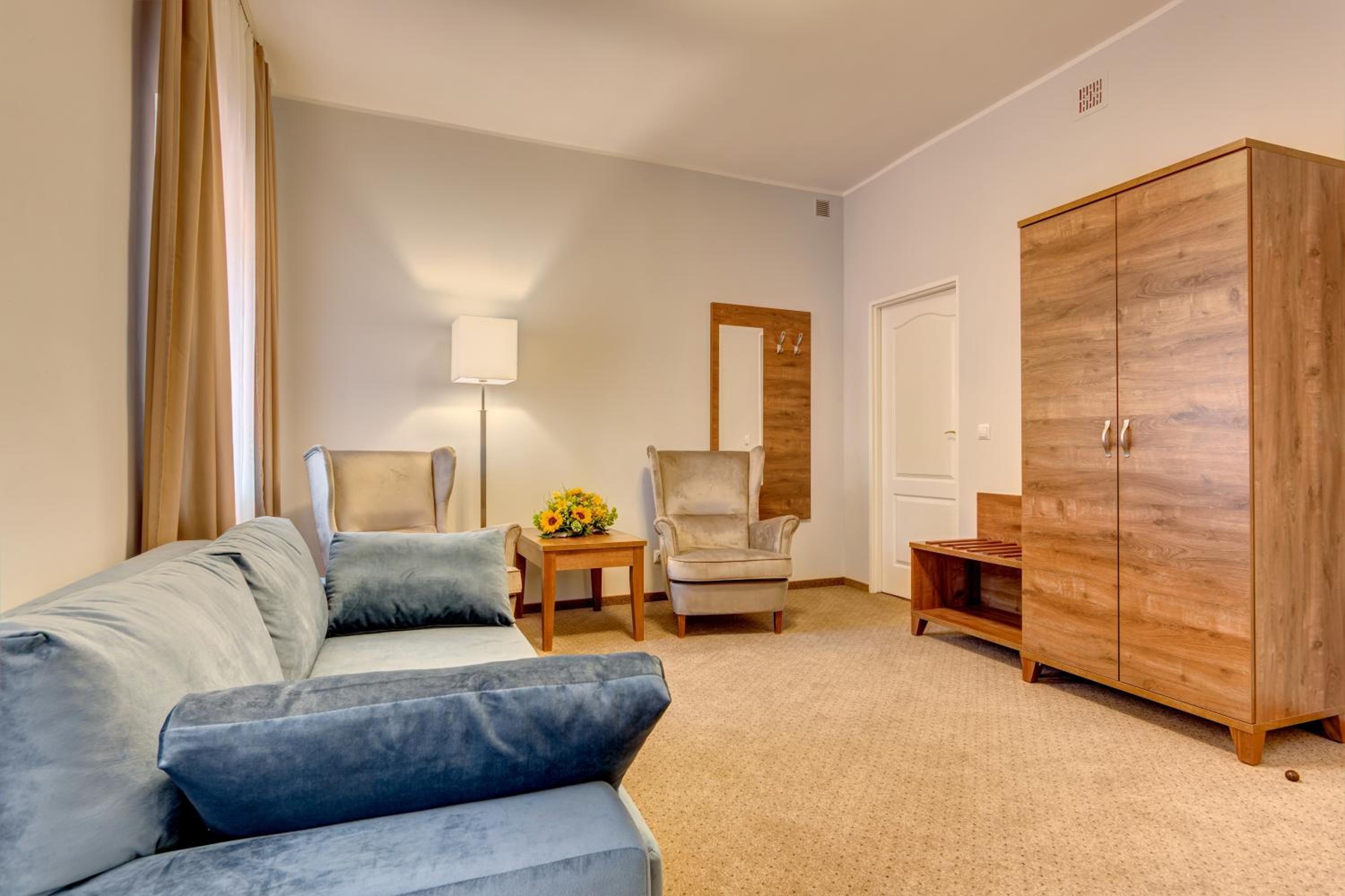 Suite building number 7