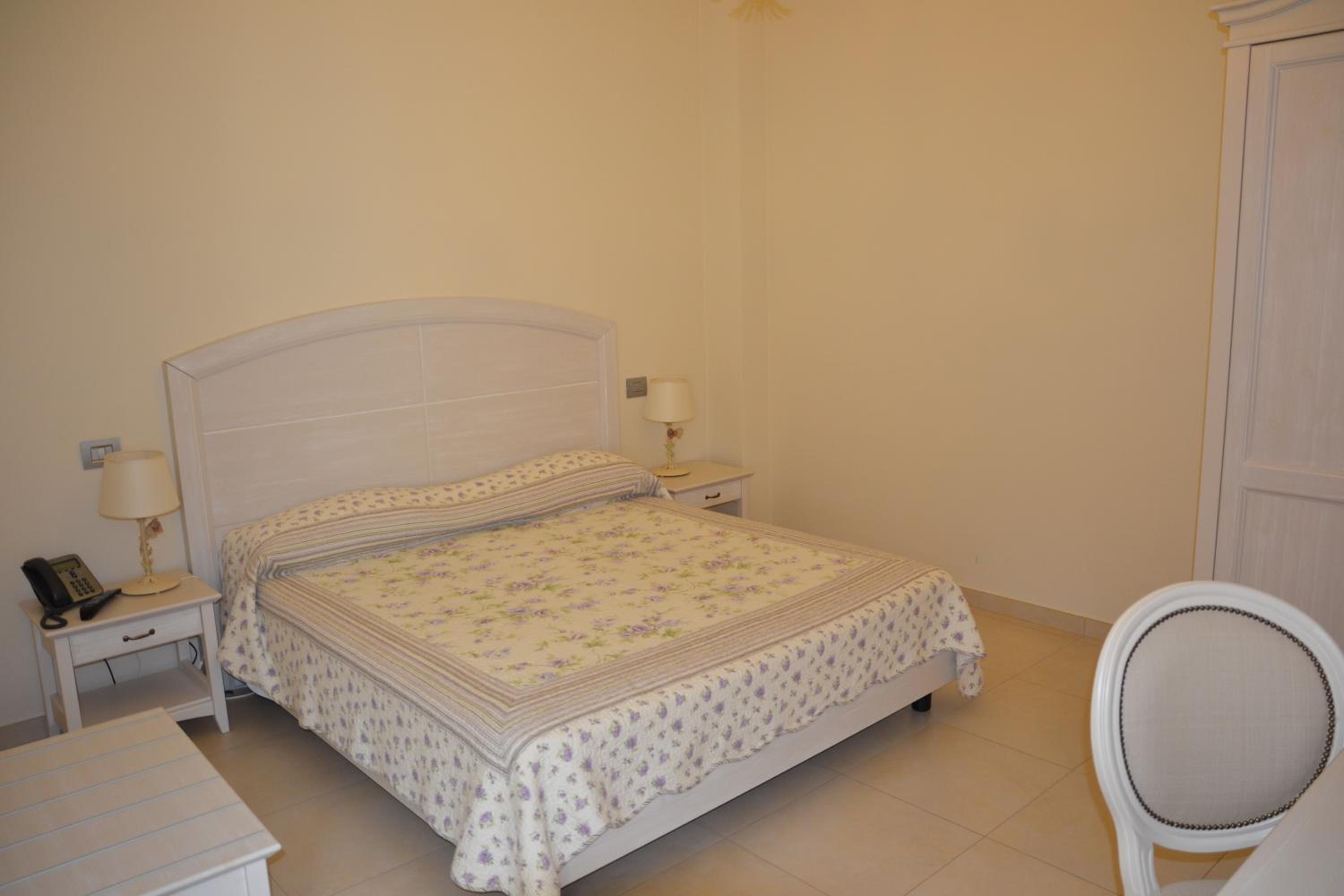 One-Bedroom Apartment - Photo 5