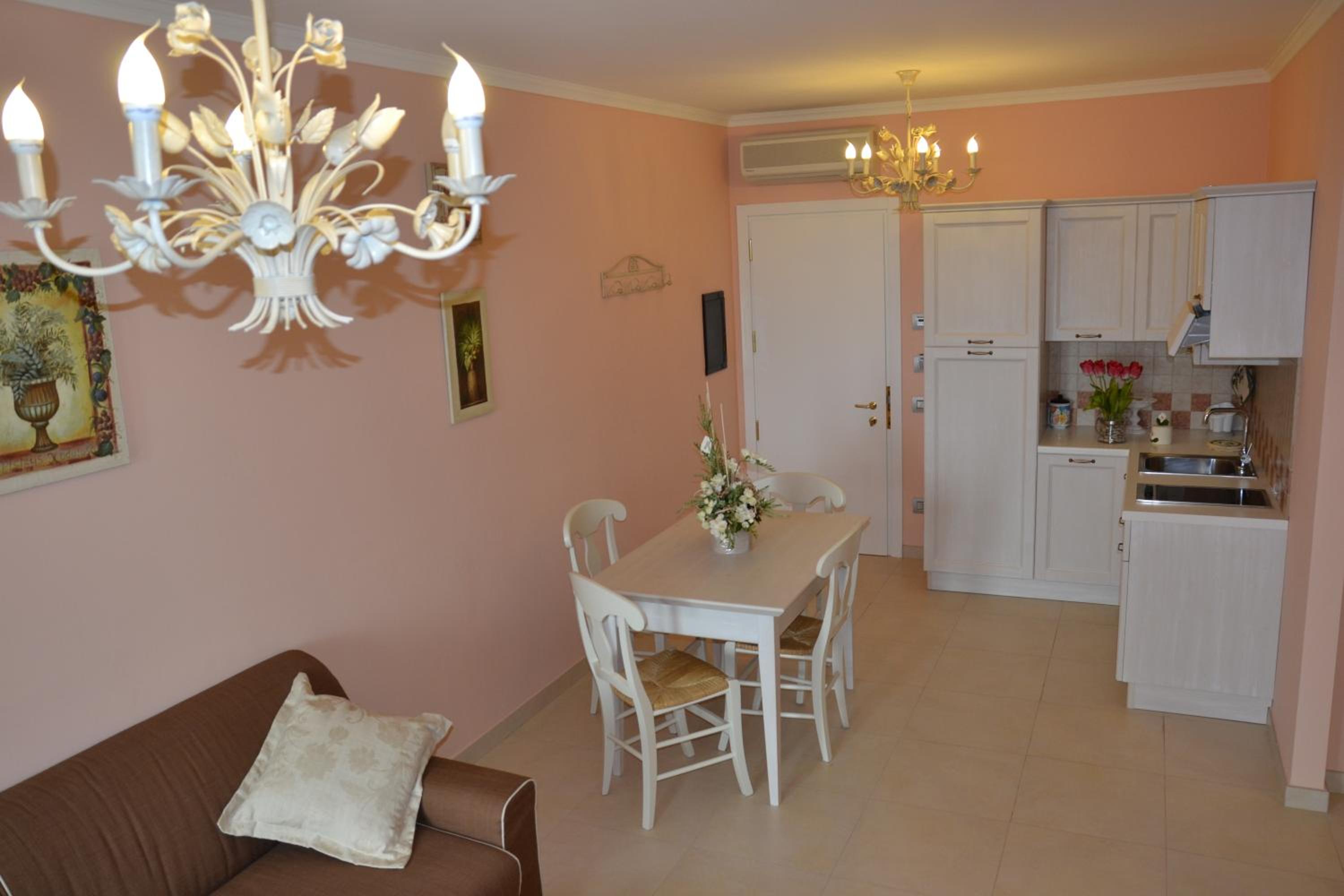 Large Superior One-Bedroom Apartment - Photo 15