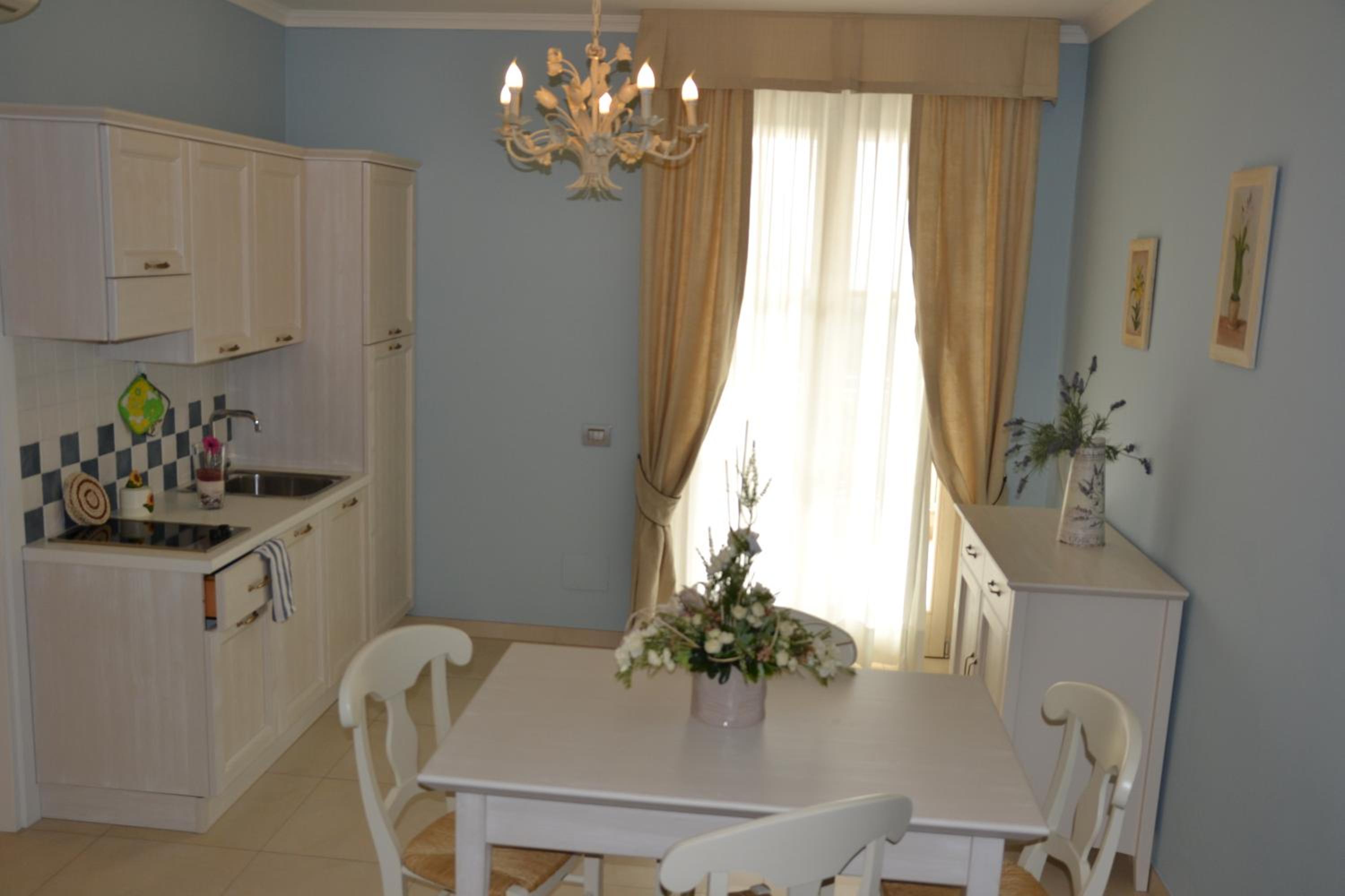 Large Superior One-Bedroom Apartment - Photo 14