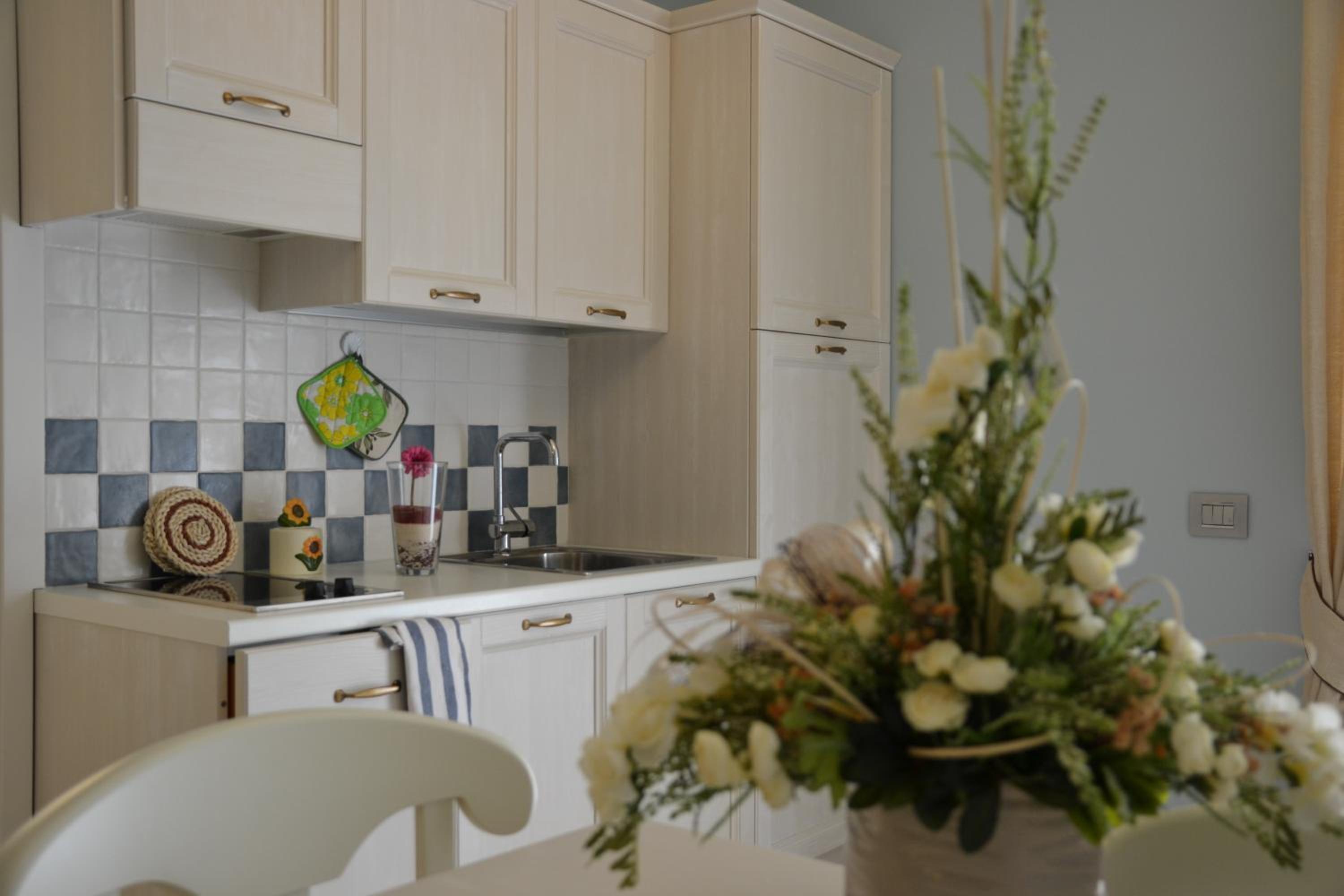 Large Superior One-Bedroom Apartment - Photo 12
