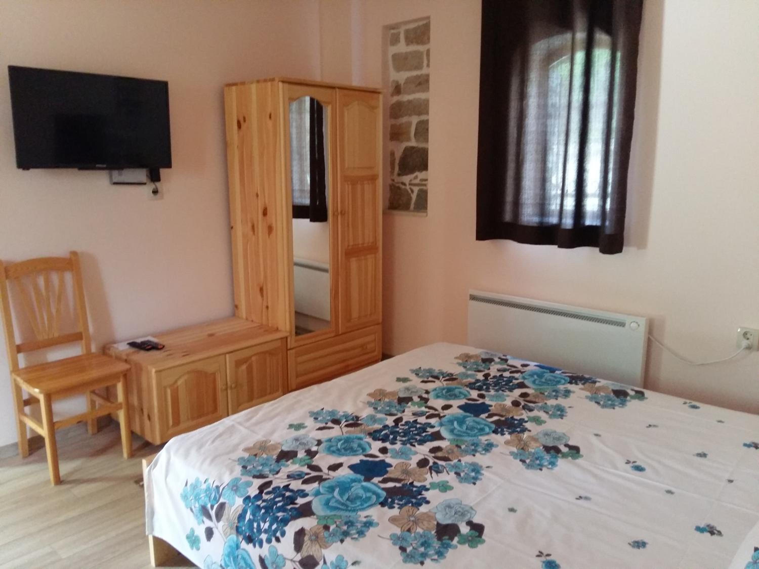 Triple Room with Private Bathroom photo 3