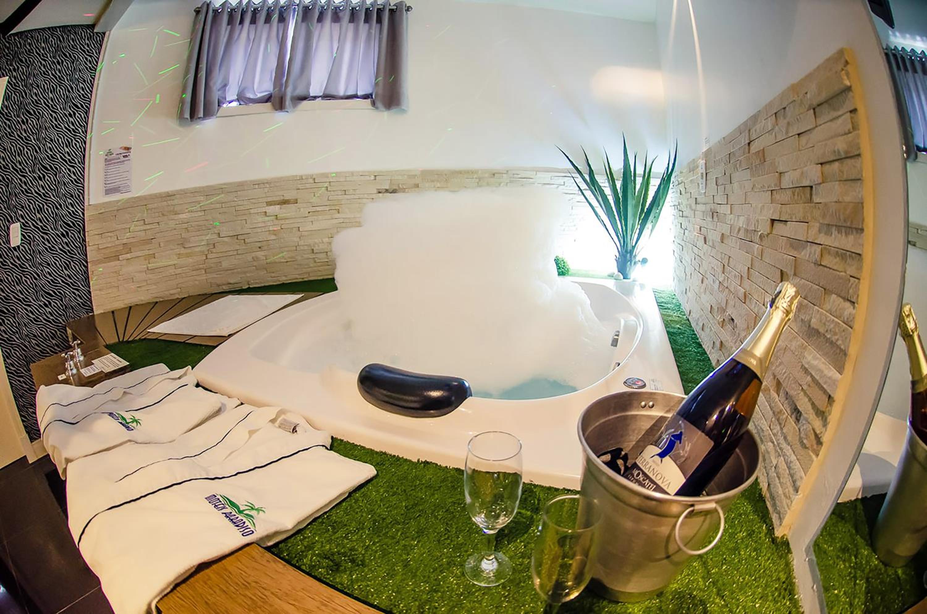 Deluxe Suite With Spa Bath photo 2