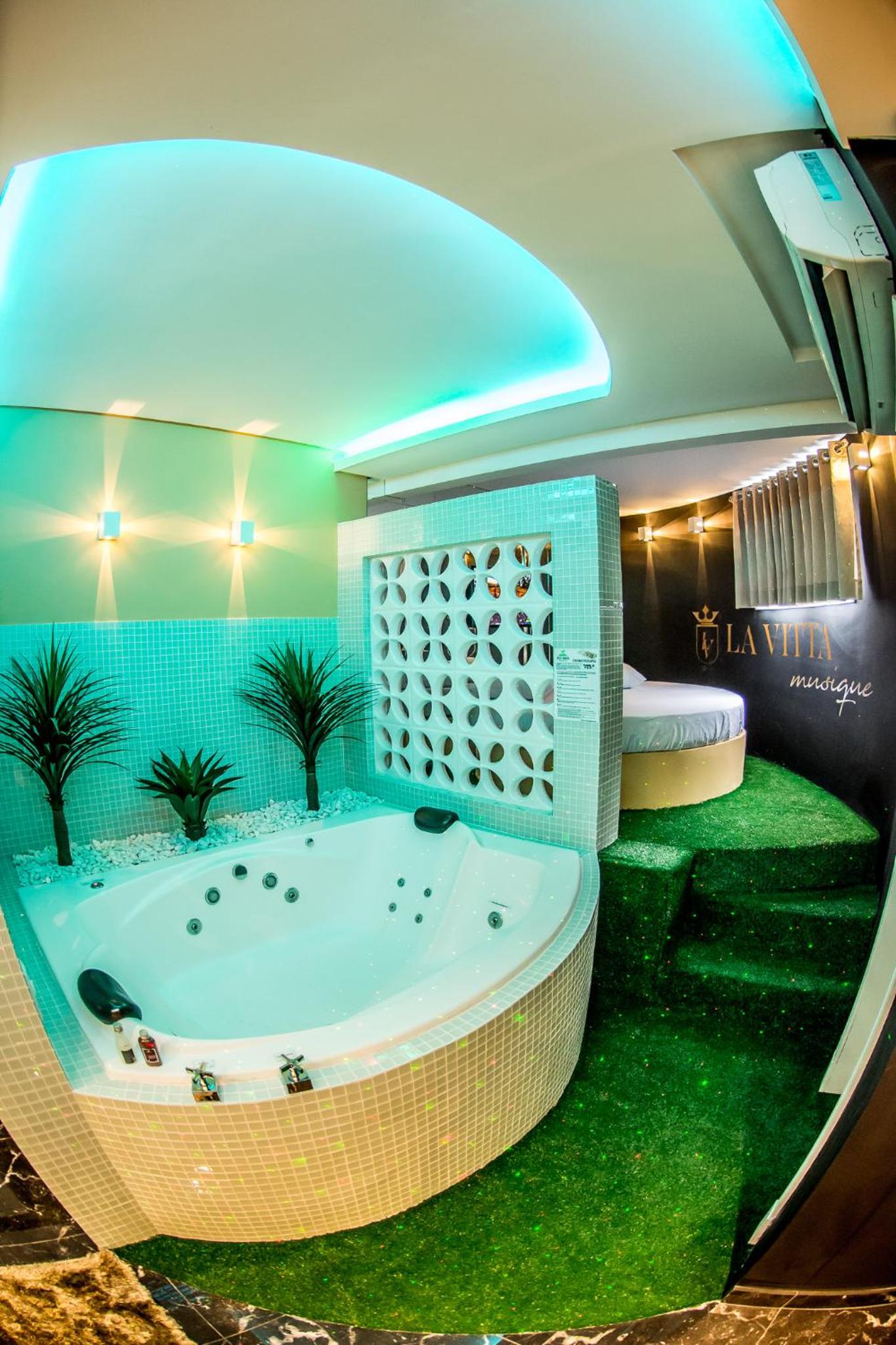 Deluxe Suite With Spa Bath photo 3