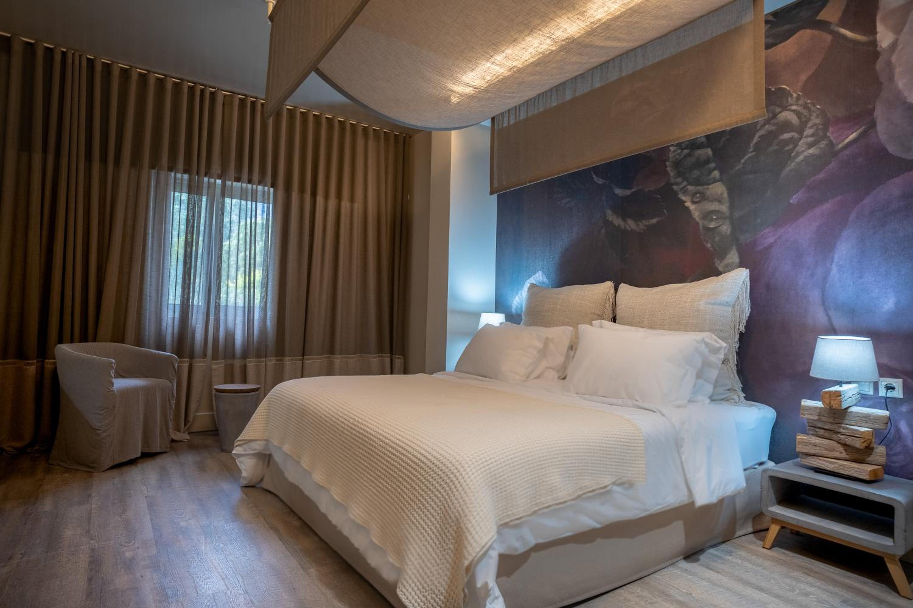 Deluxe Room - Photo 9