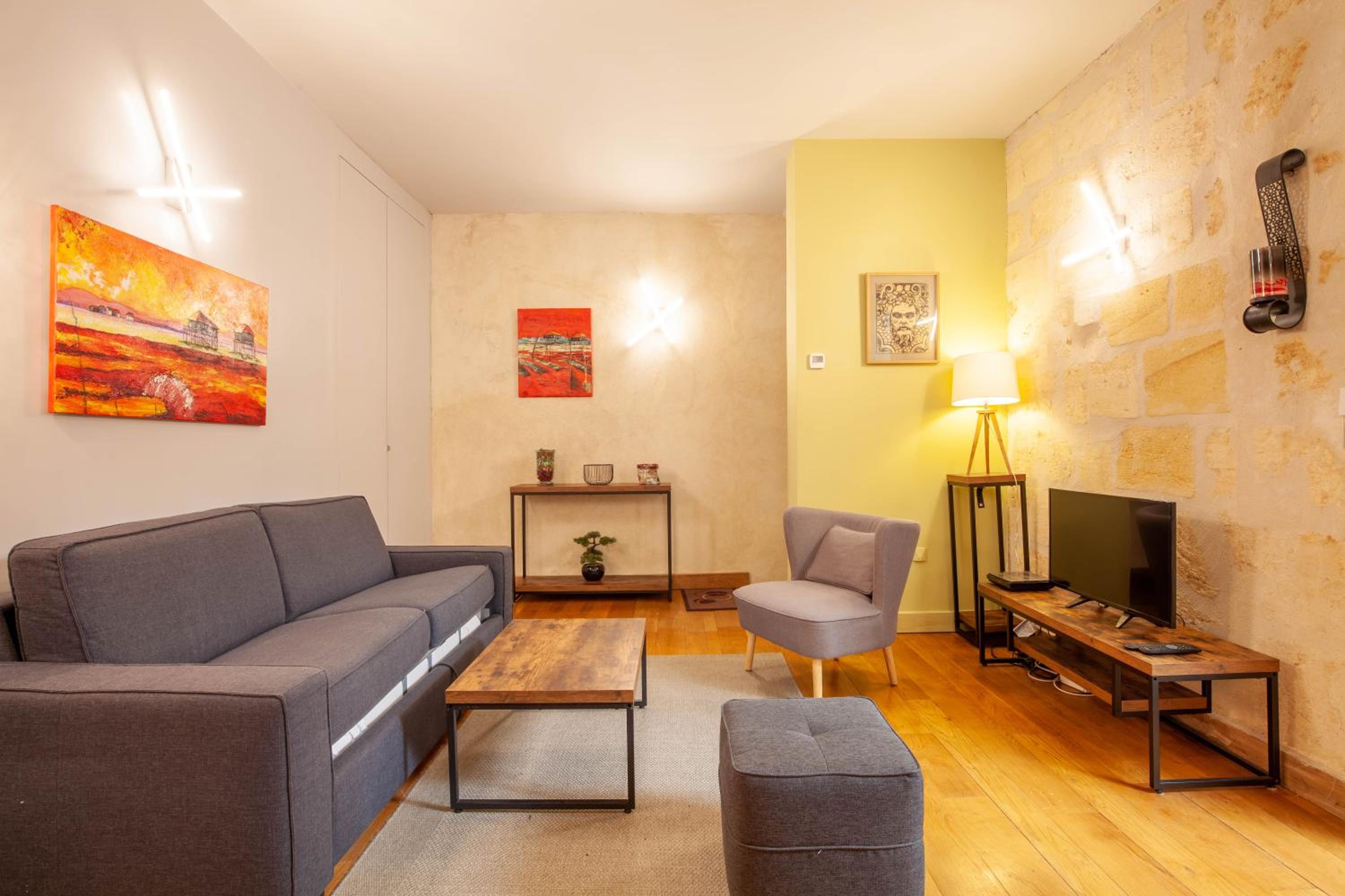 Apartment with Balcony - Photo 11