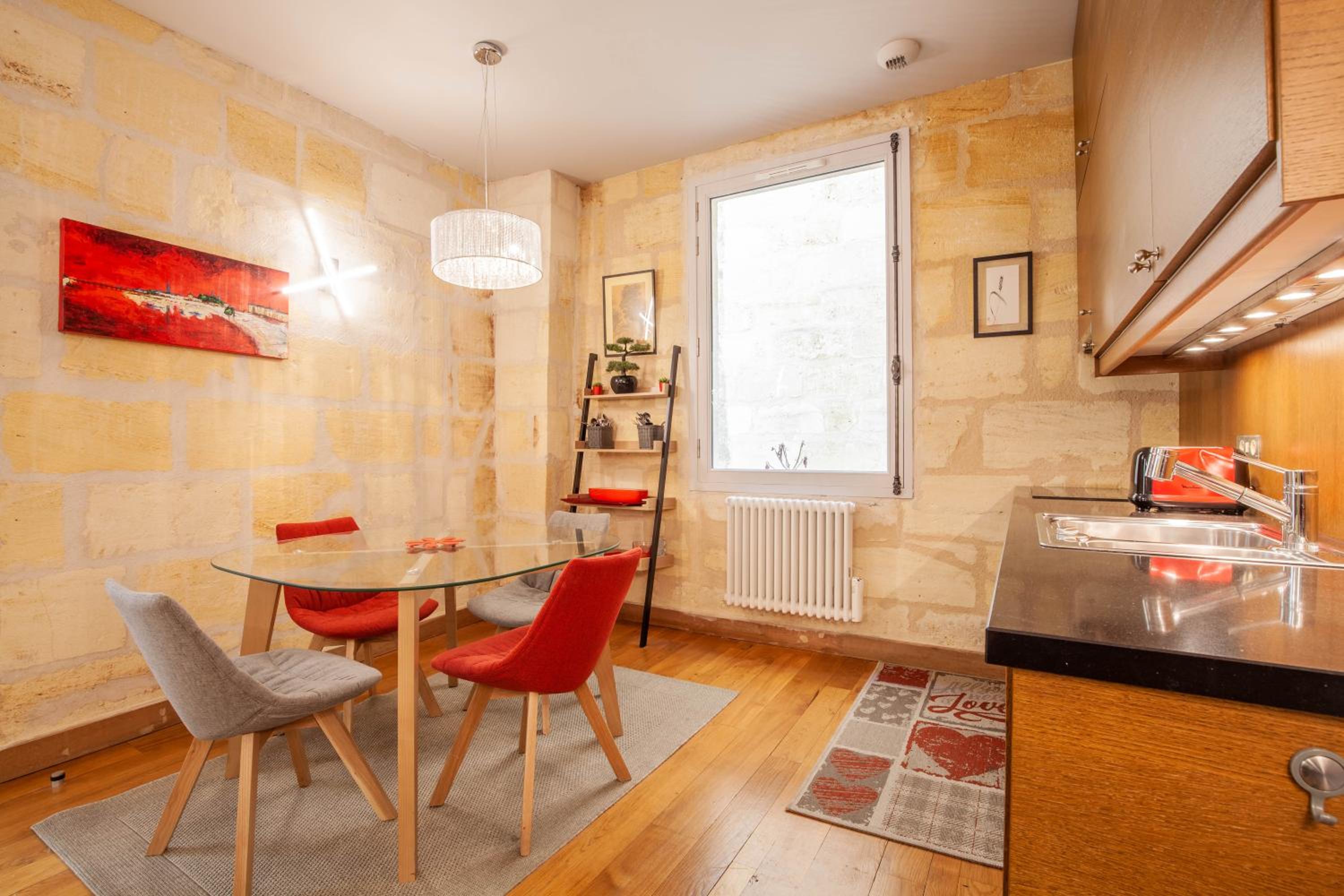 Apartment with Balcony - Photo 15