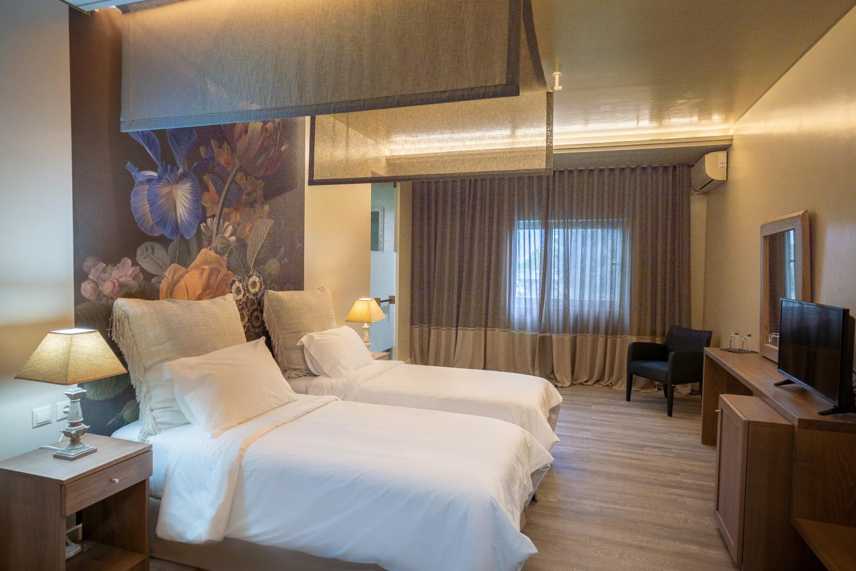 Deluxe Room - Photo 2
