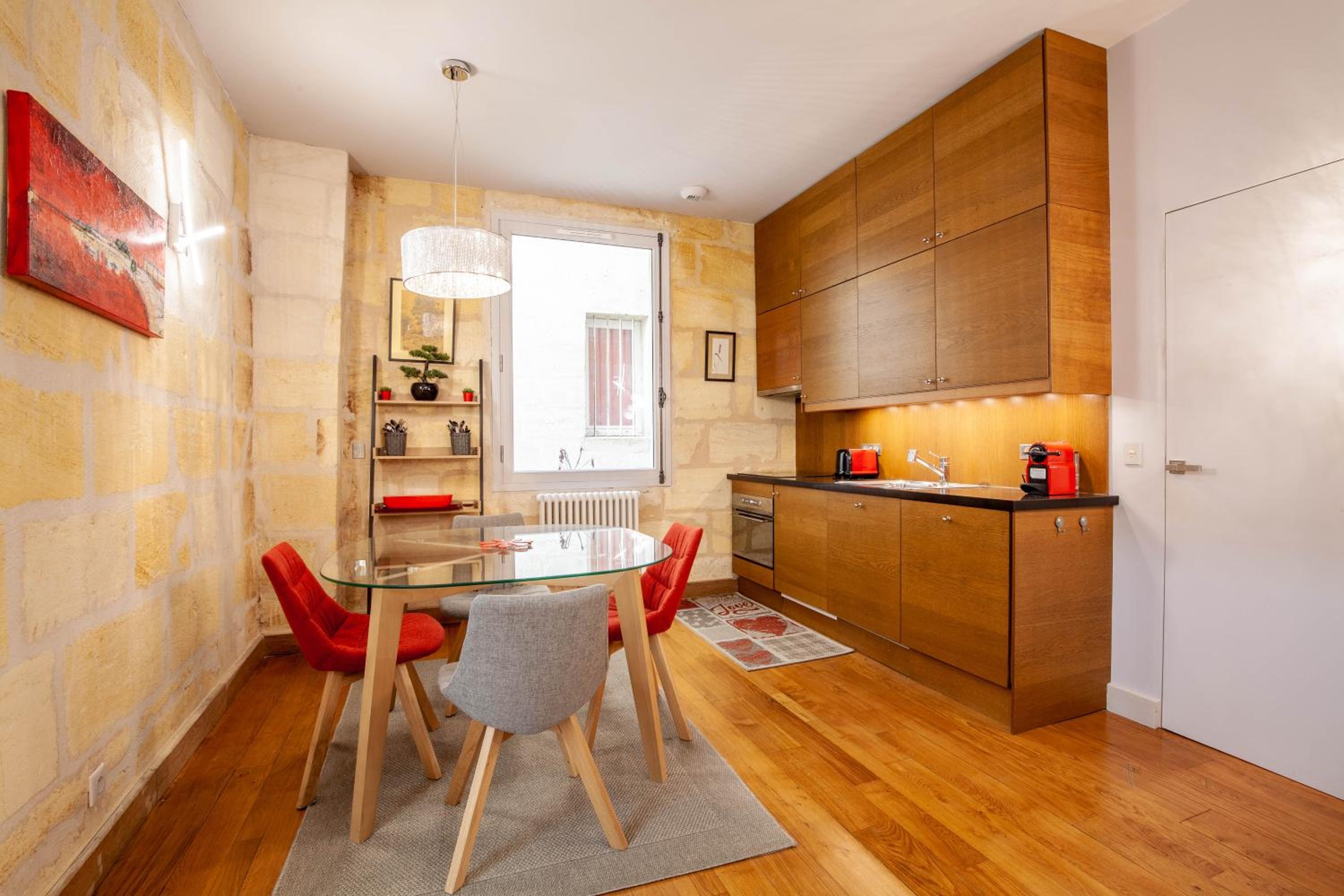 Apartment with Balcony - Photo 16