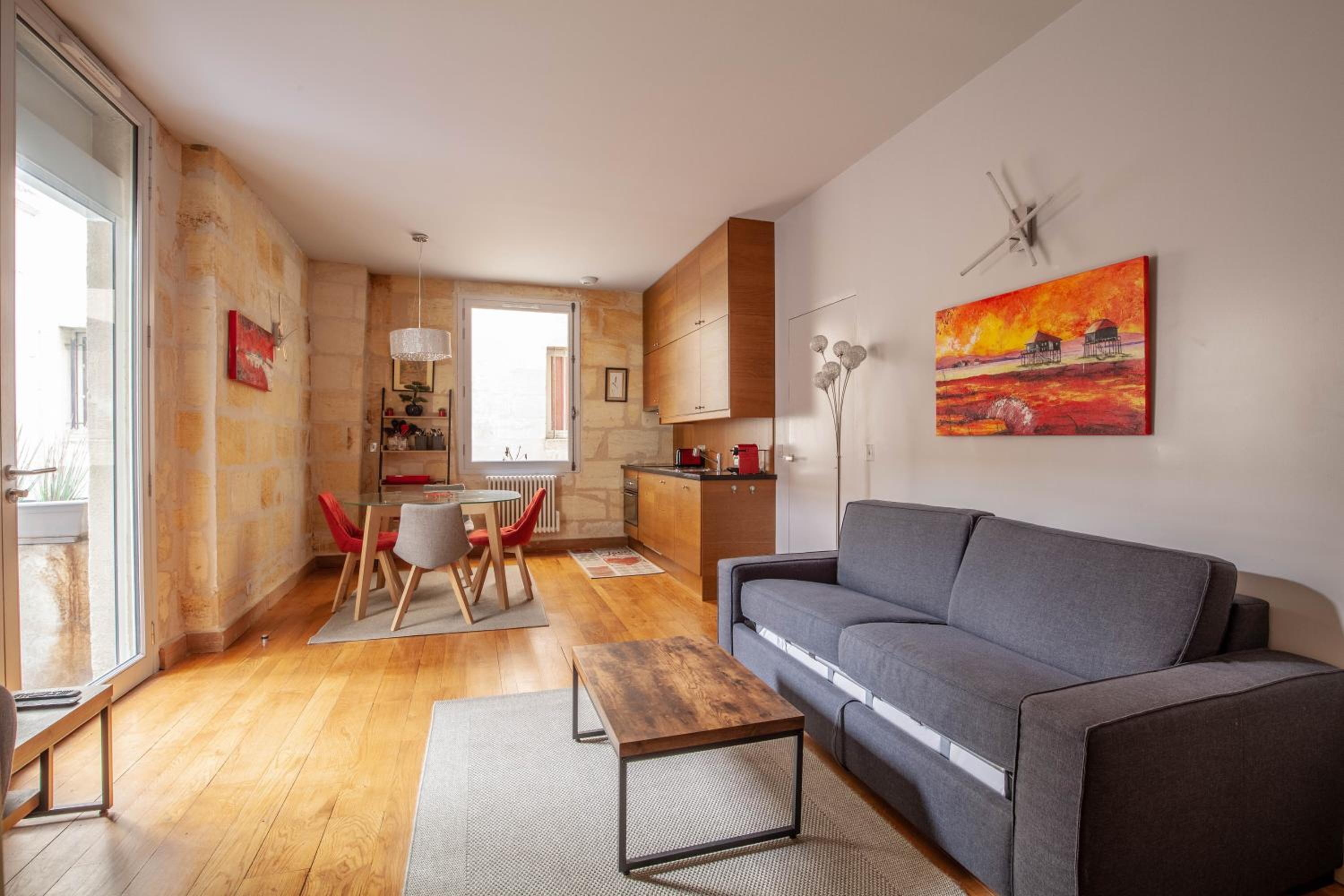 Apartment with Balcony - Photo 18